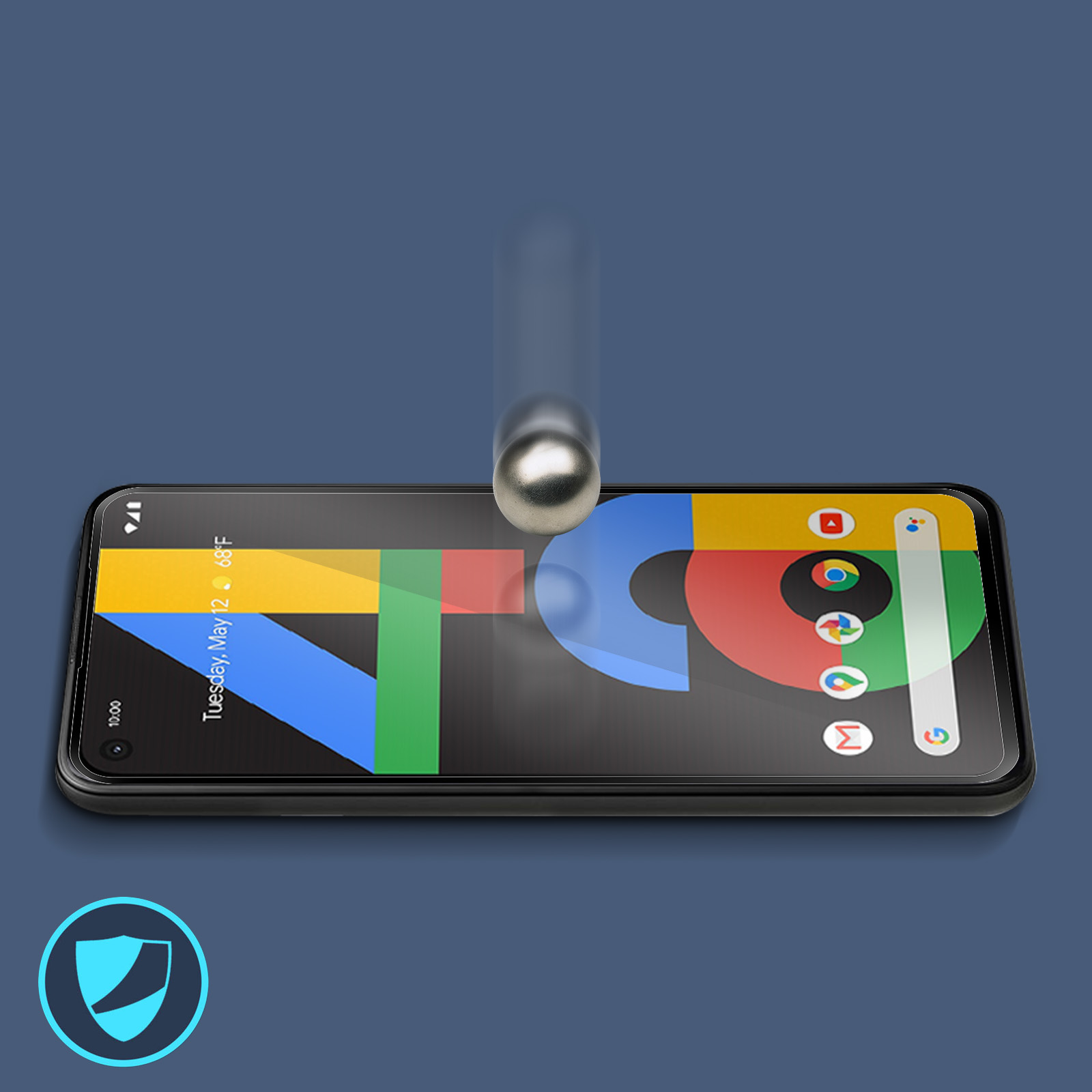 Schermo del telefono con sfera metallica che cade. Mostra il logo Google e app.