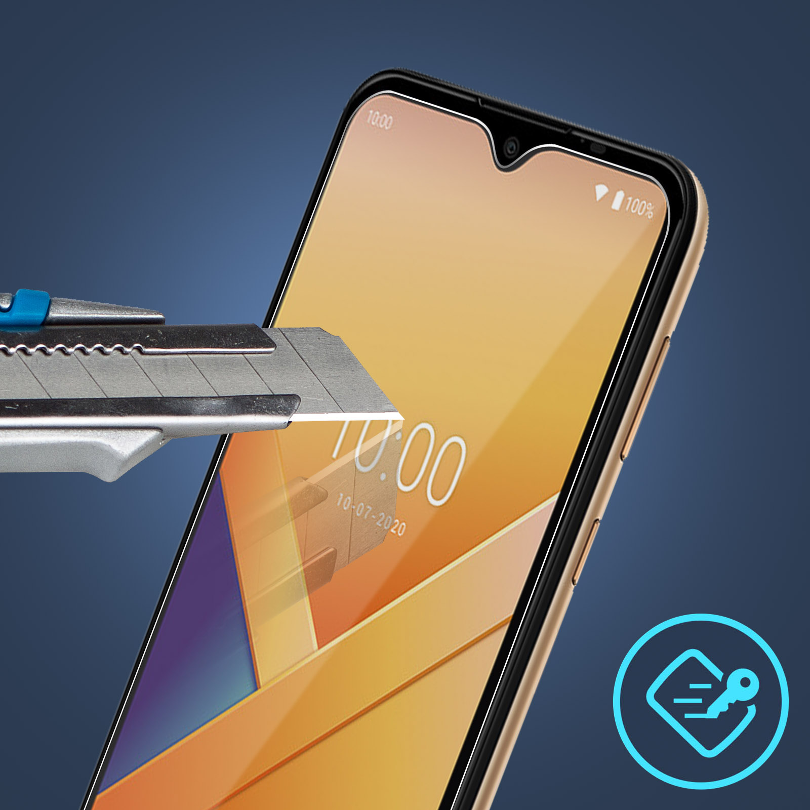Schermo del telefono in prova. Coltello che taglia. Cornice dorata del telefono. Sfondo scuro con logo.