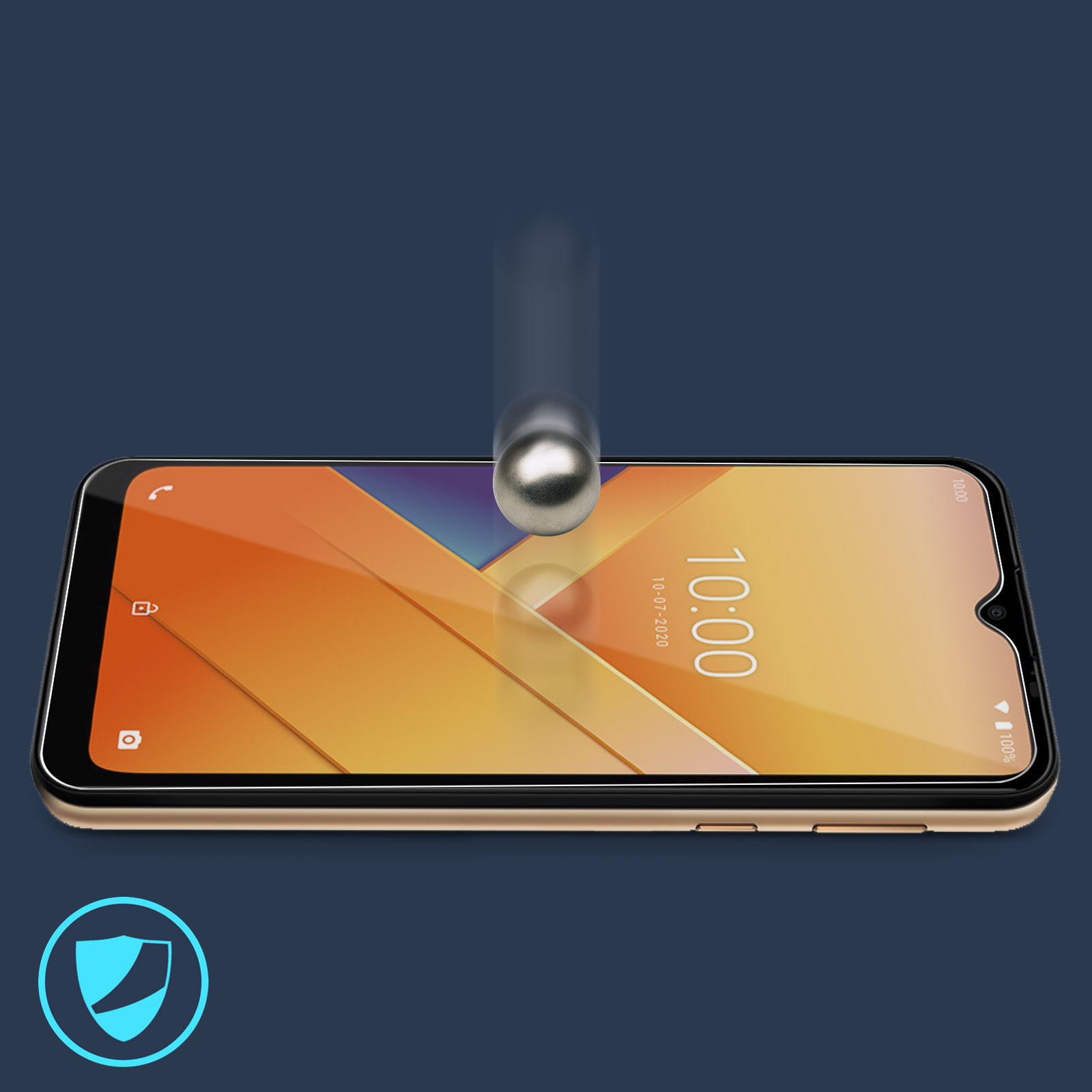 Un telefono con protezione schermo, una palla di metallo che cade sullo schermo.