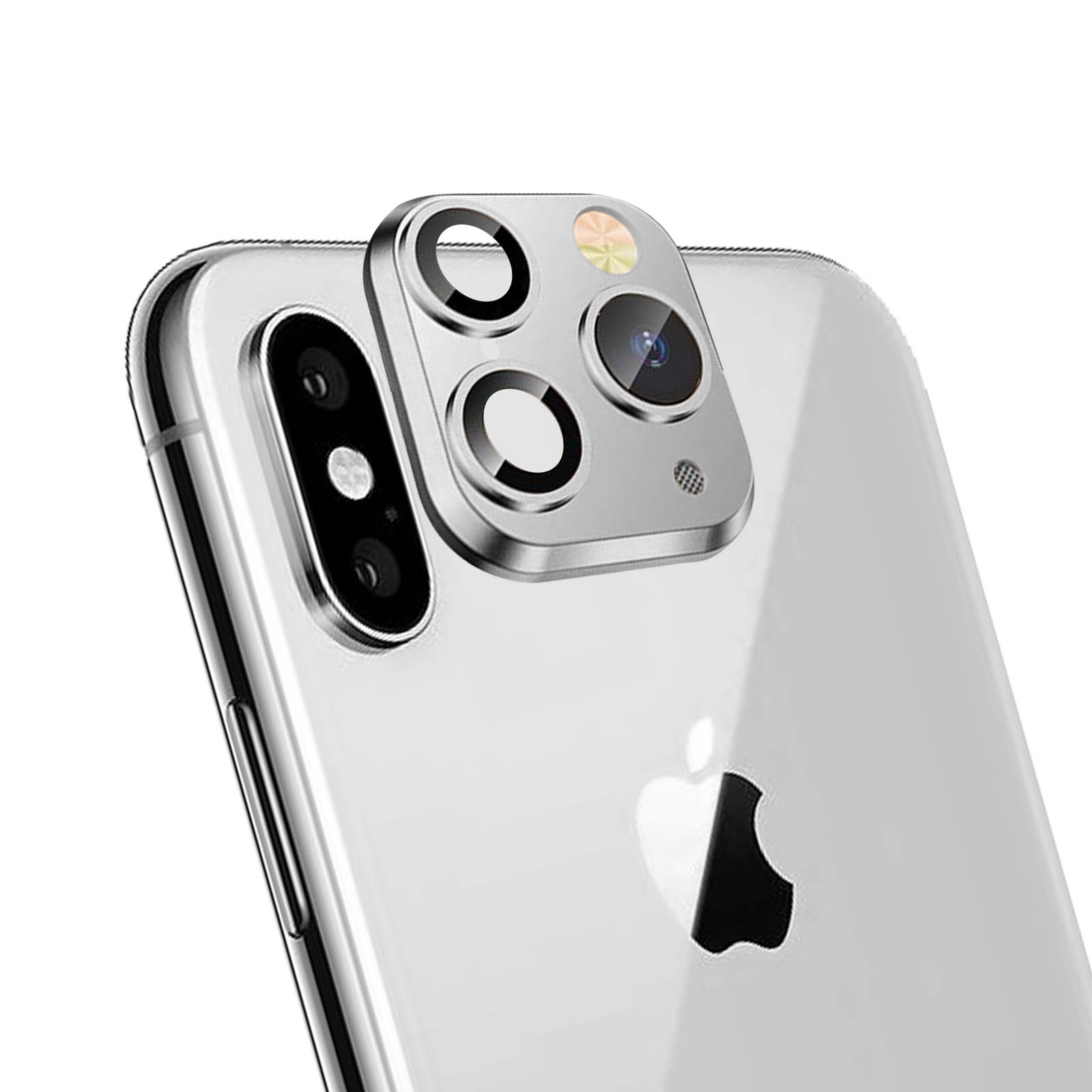 Un proteggi obiettivo argentato è su un telefono bianco. Si vede il logo Apple. Sono visibili quattro obiettivi.