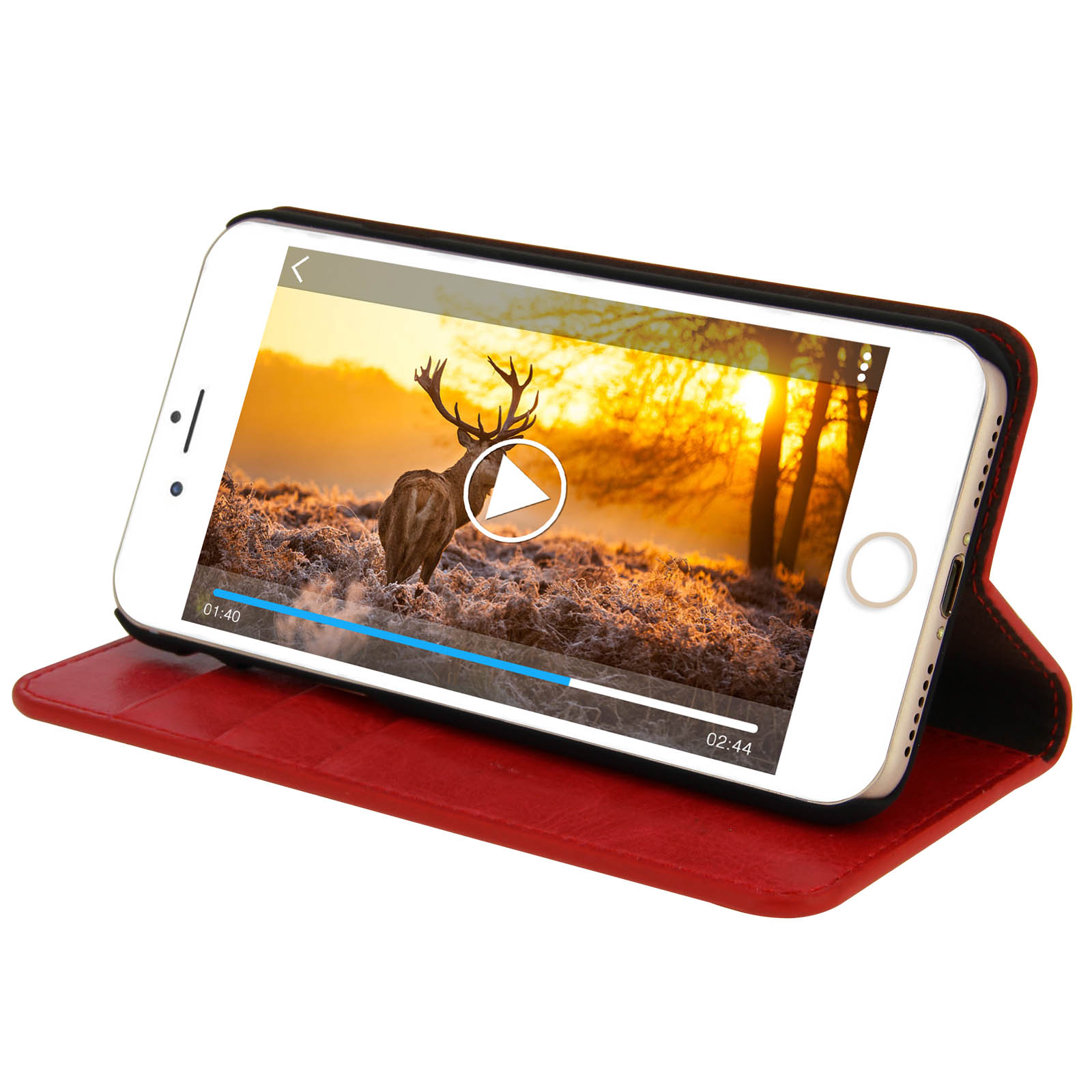 Uno smartphone in una custodia rossa che riproduce un video di un cervo in una foresta.