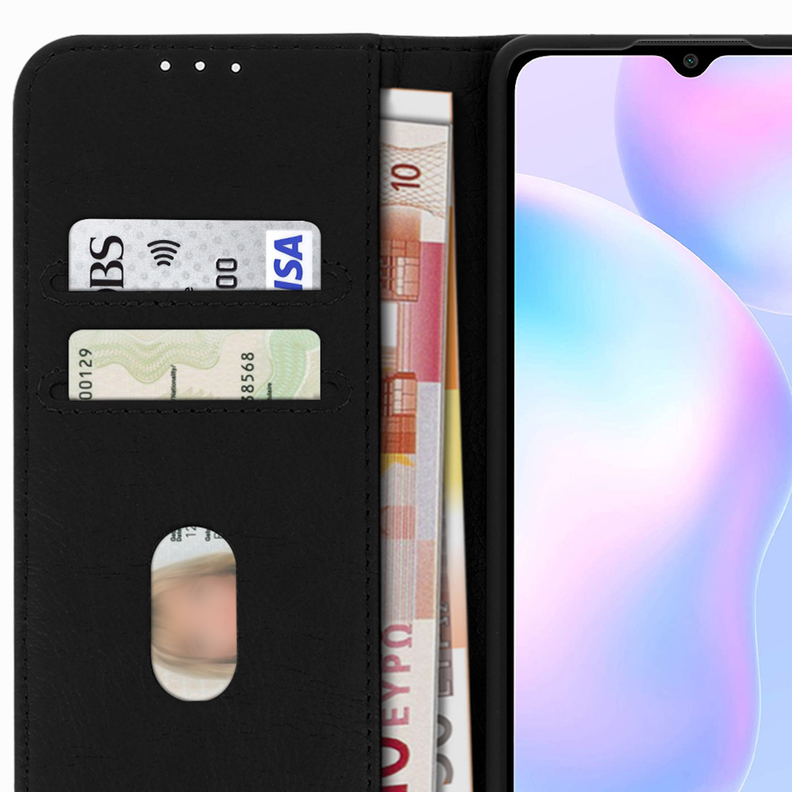 Étui de téléphone noir avec cartes, argent et écran montrant une partie de l'interface.