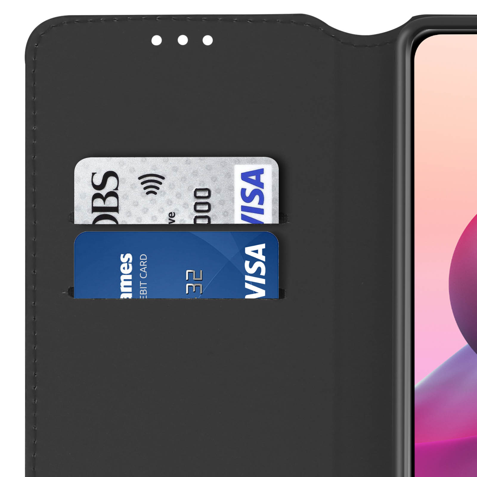 Una custodia per telefono nera con fessure per carte di credito, una carta DBS e Visa.