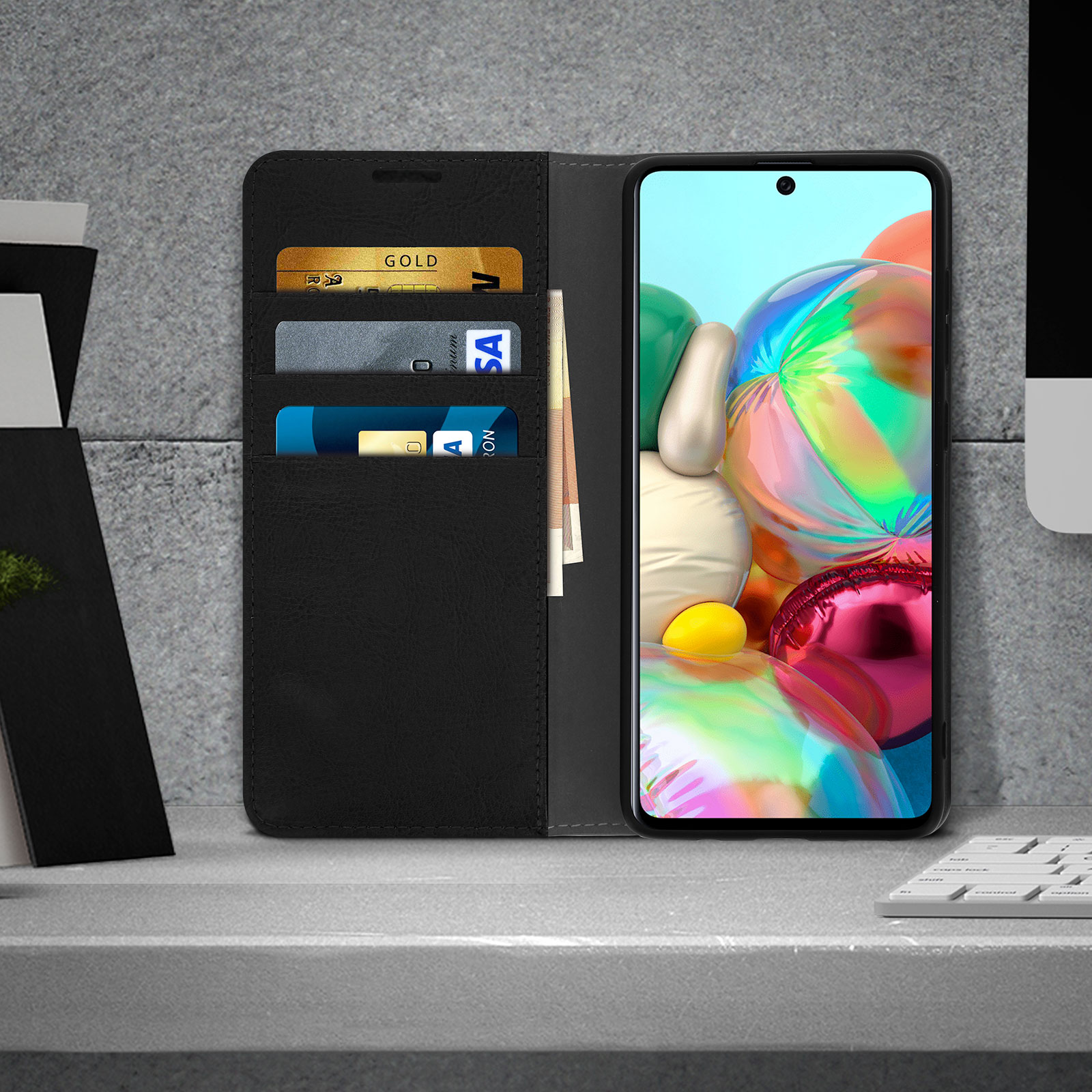 Portafoglio per telefono nero con scomparti per carte e denaro. Il telefono ha uno schermo colorato.