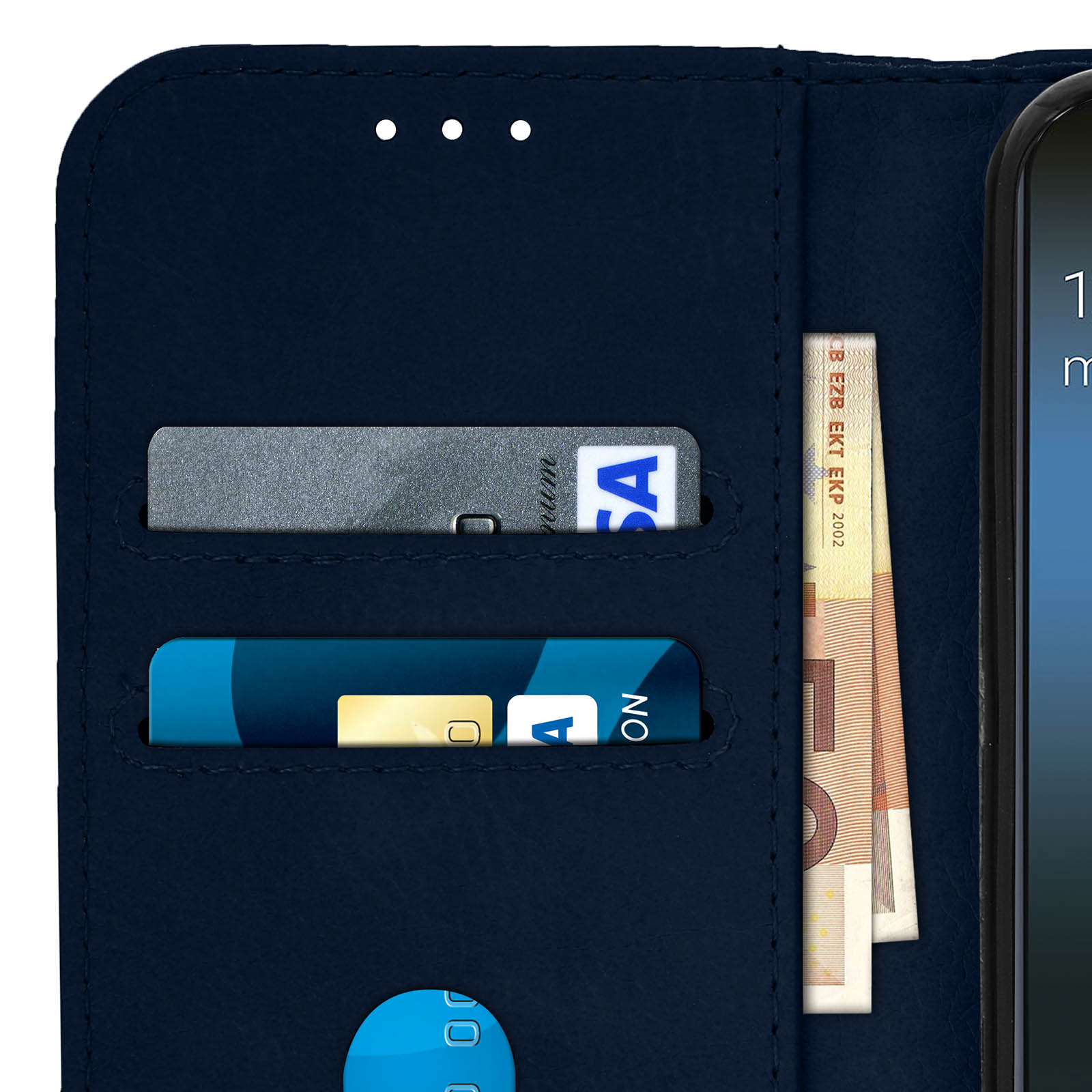 Close-up van een blauwe portemonnee met creditcards, geld en gleuven voor kaarten.