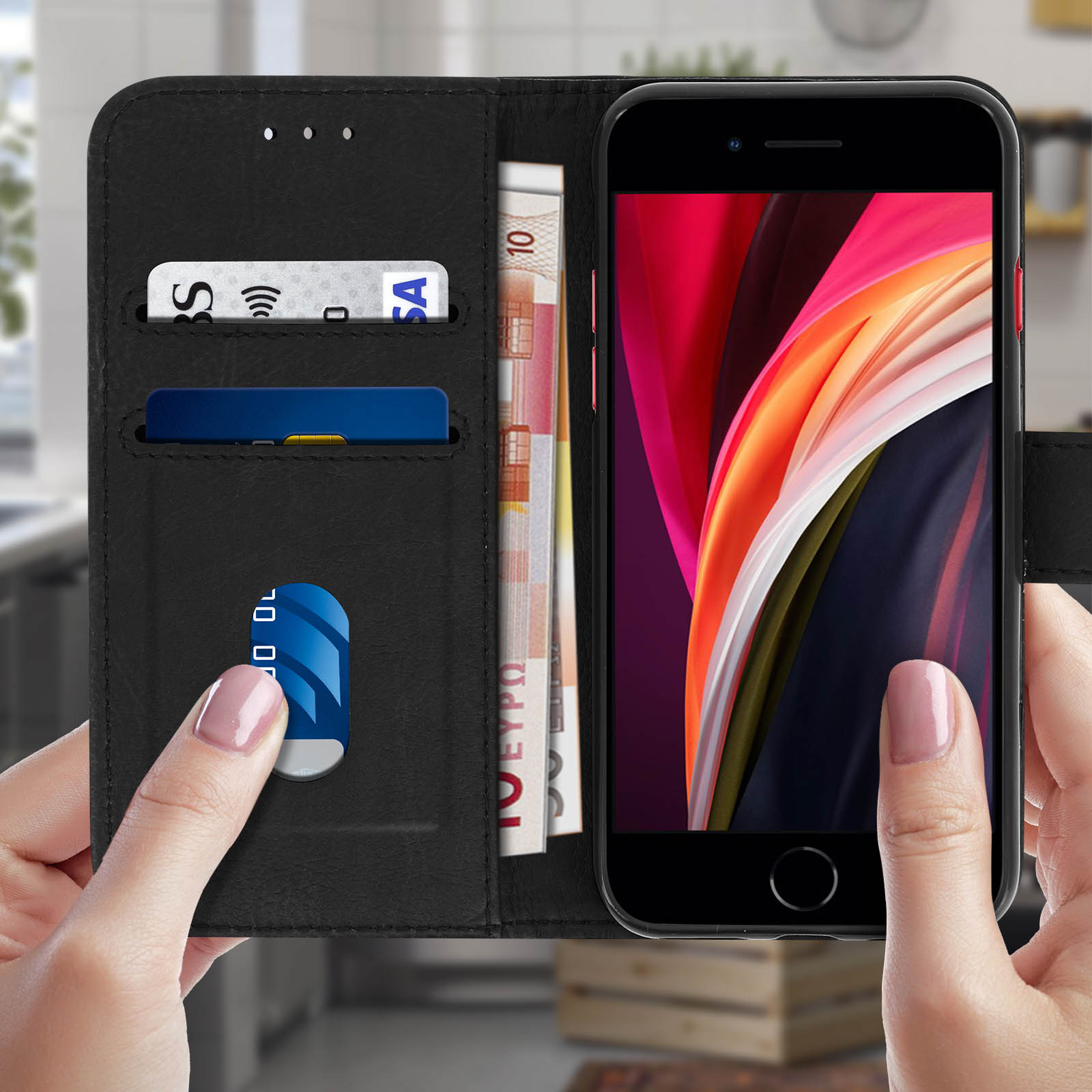 Portafoglio nero per telefono aperto, che mostra un telefono, carte e denaro.