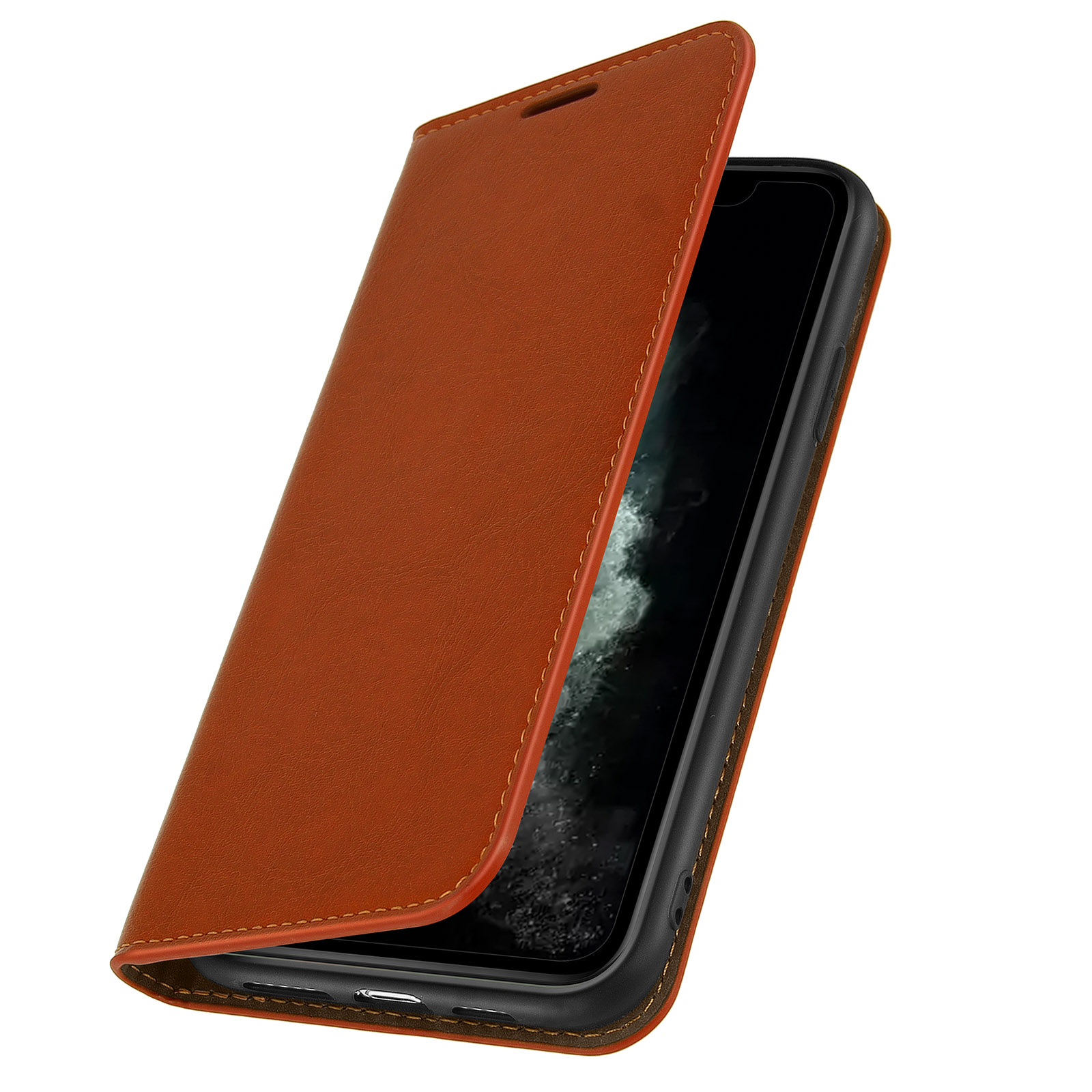 Een bruine leren telefoonhoes open over een zwarte telefoon. De hoes heeft zichtbare stiksels.
