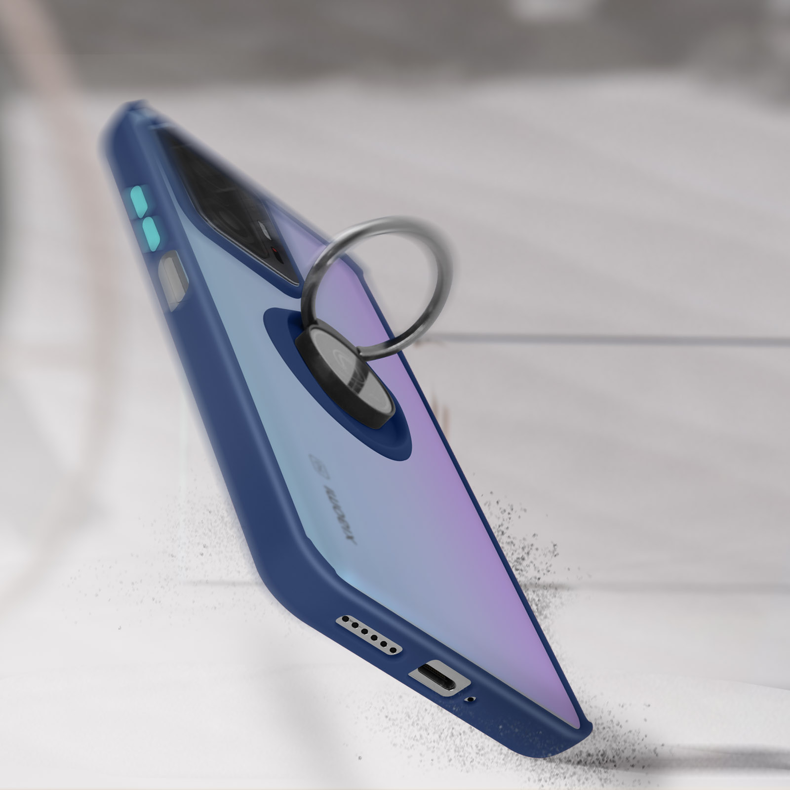 Custodia blu con anello di supporto. Retro trasparente e cornice blu. L'anello è argento.
