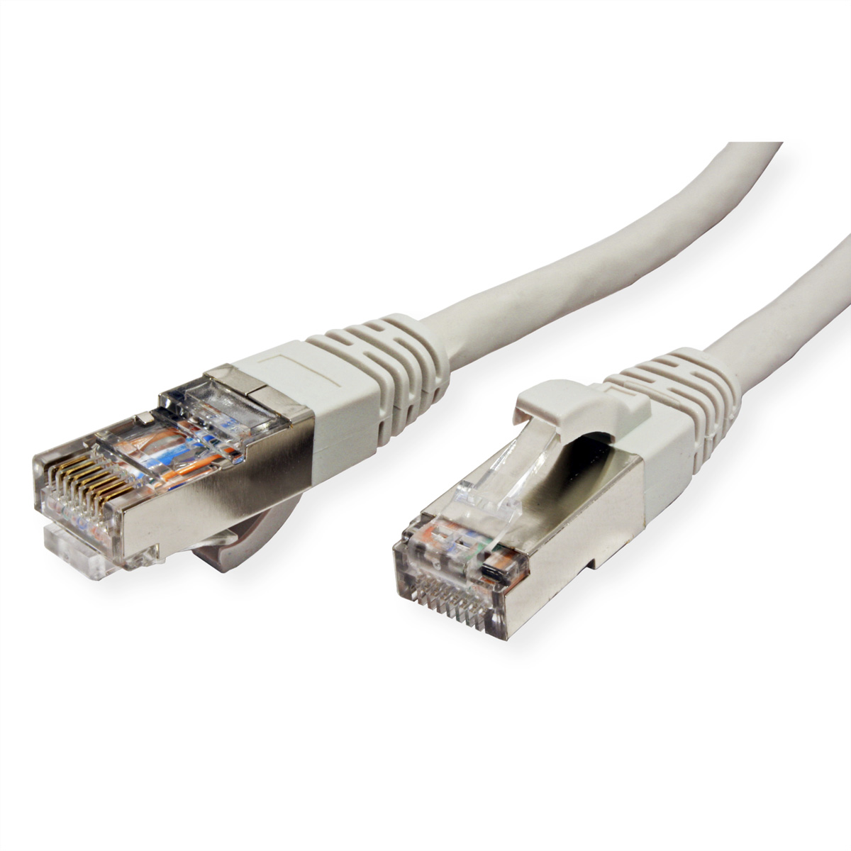 Dwa białe kable Ethernet z wtykami RJ45 na białym tle.