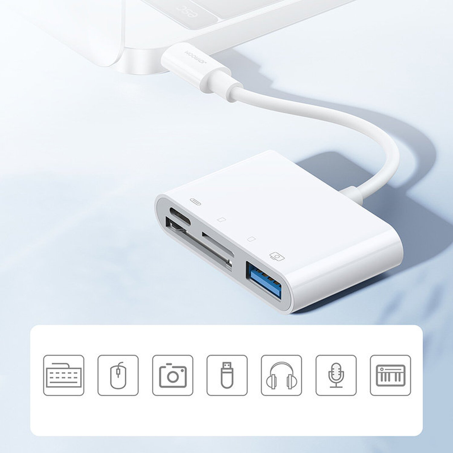Weißer USB-C-Hub, der an einen Laptop angeschlossen ist. Symbole von Peripheriegeräten darunter.
