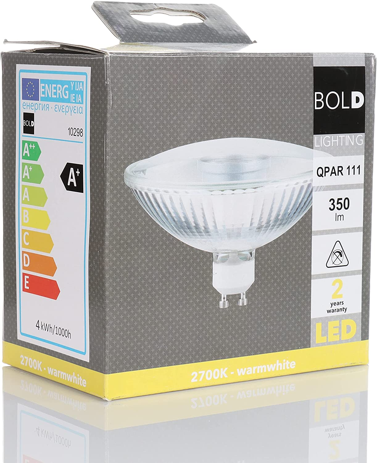 Eine Glühbirne in einer Box. Die Box enthält Informationen zur Energieeffizienz und Lichtleistung.