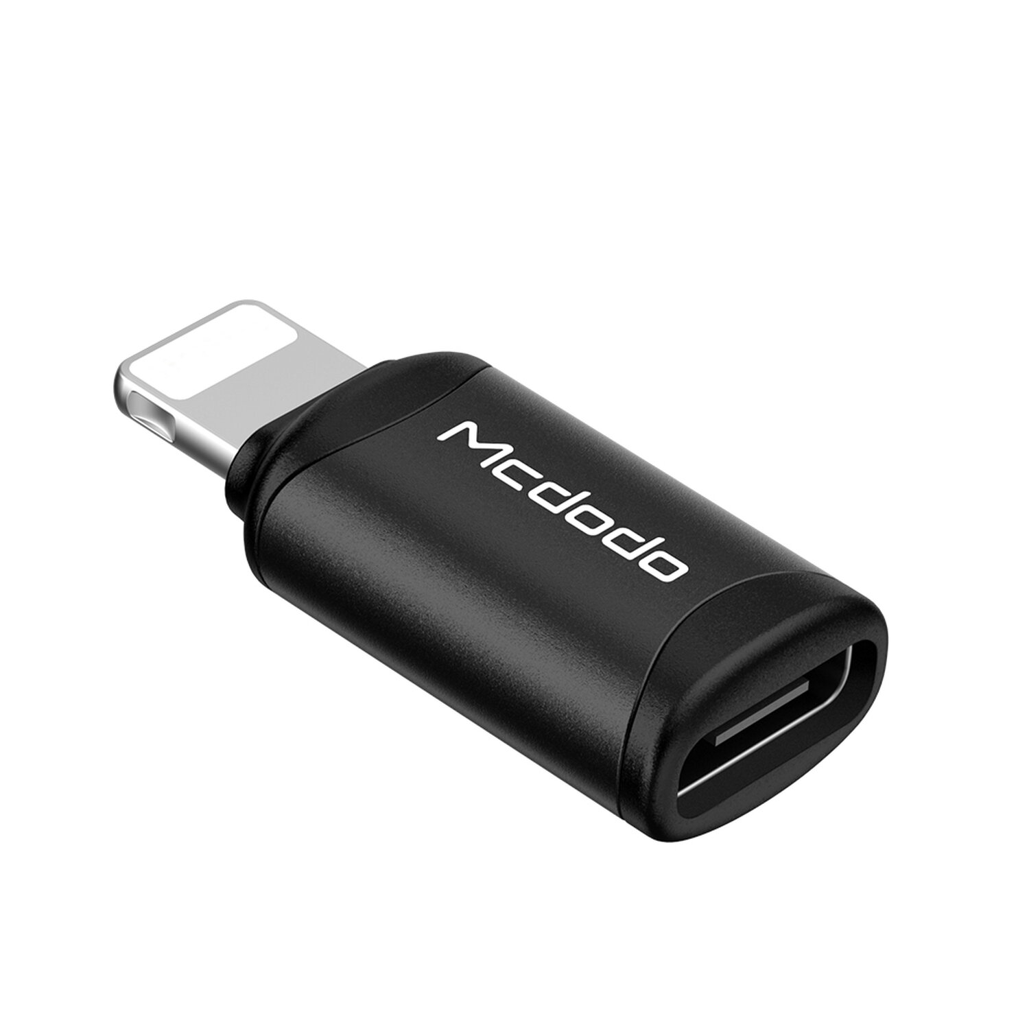 Schwarzer USB-C-auf-Lightning-Adapter mit aufgedrucktem Markennamen.