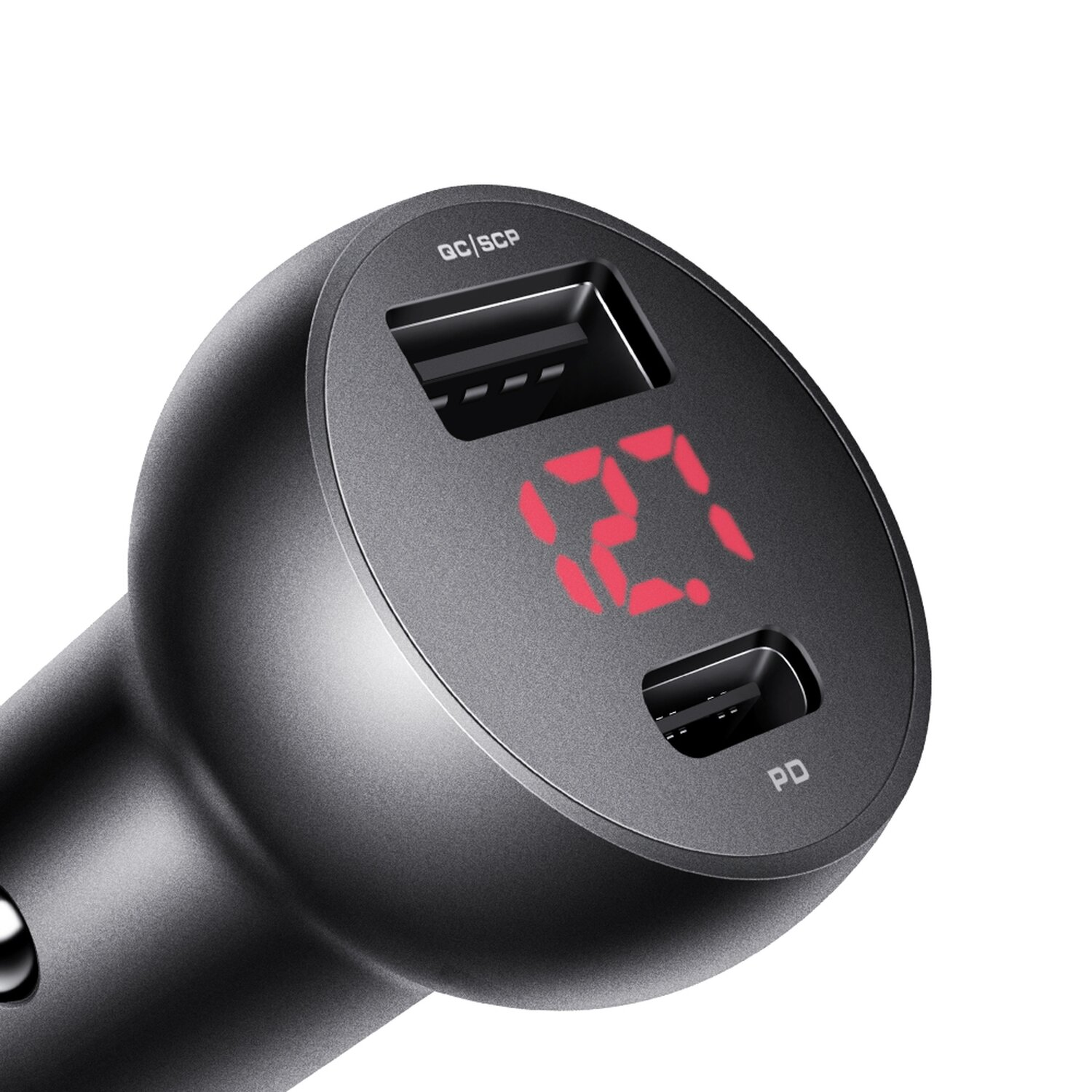 Ein schwarzes Autoladegerät mit zwei USB-Anschlüssen und einer roten Digitalanzeige. Der Hintergrund ist weiß.