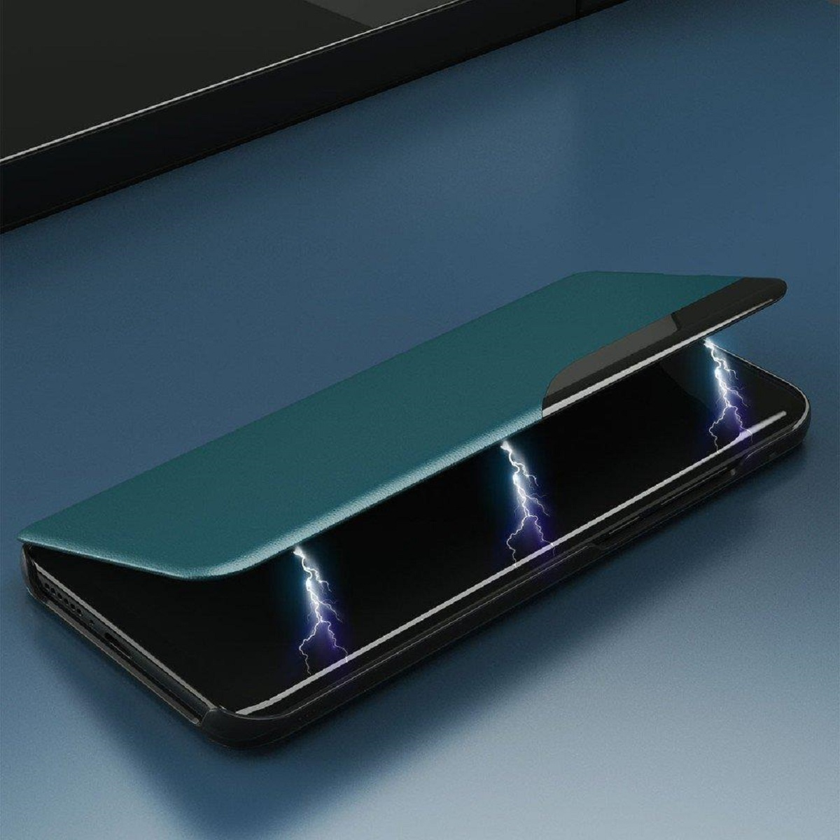 Türkisfarbene Handyhülle mit magnetischem Design. Das Telefon ist schwarz, der Hintergrund blau.