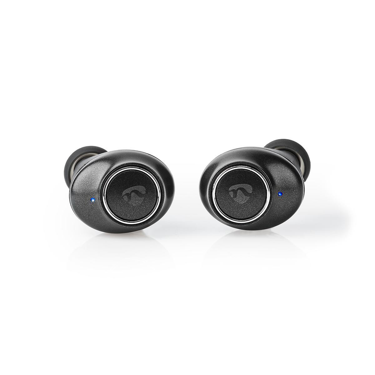 Due auricolari wireless neri con un logo, su sfondo bianco, che mostrano una luce blu.