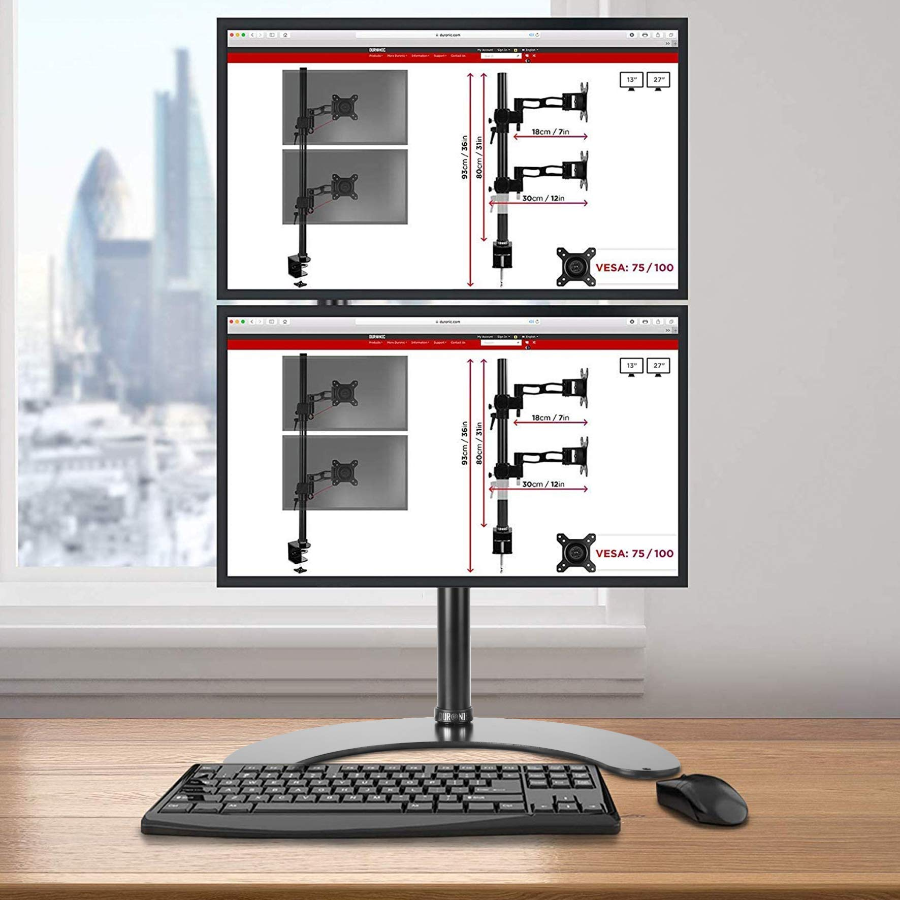 Doppelmonitor-Setup mit Diagrammen auf dem Bildschirm. Tastatur und Maus im Vordergrund.