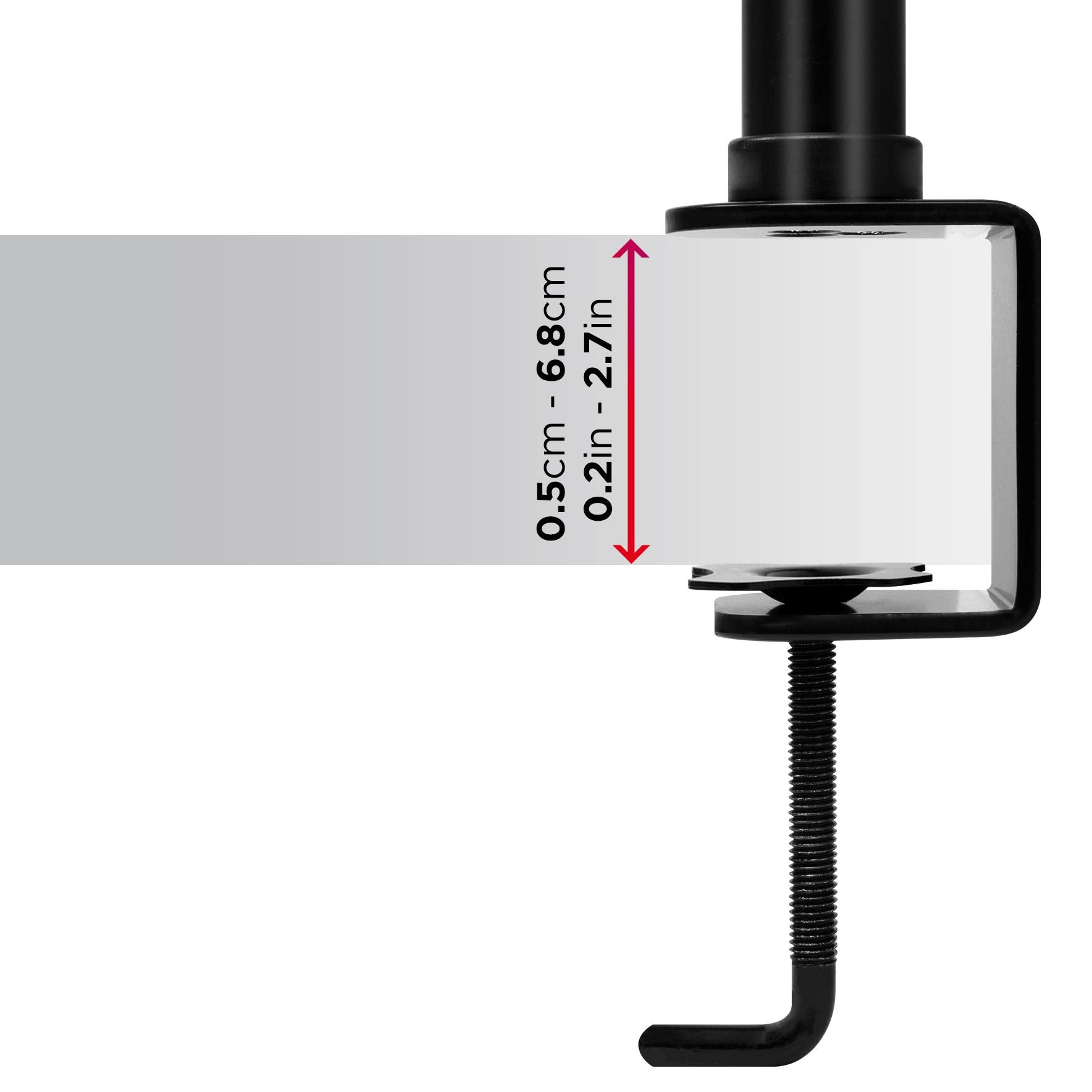 Una abrazadera negra para un brazo de monitor. Las dimensiones son de 0,5 cm a 6,8 cm y de 0,2 pulgadas a 2,7 pulgadas.