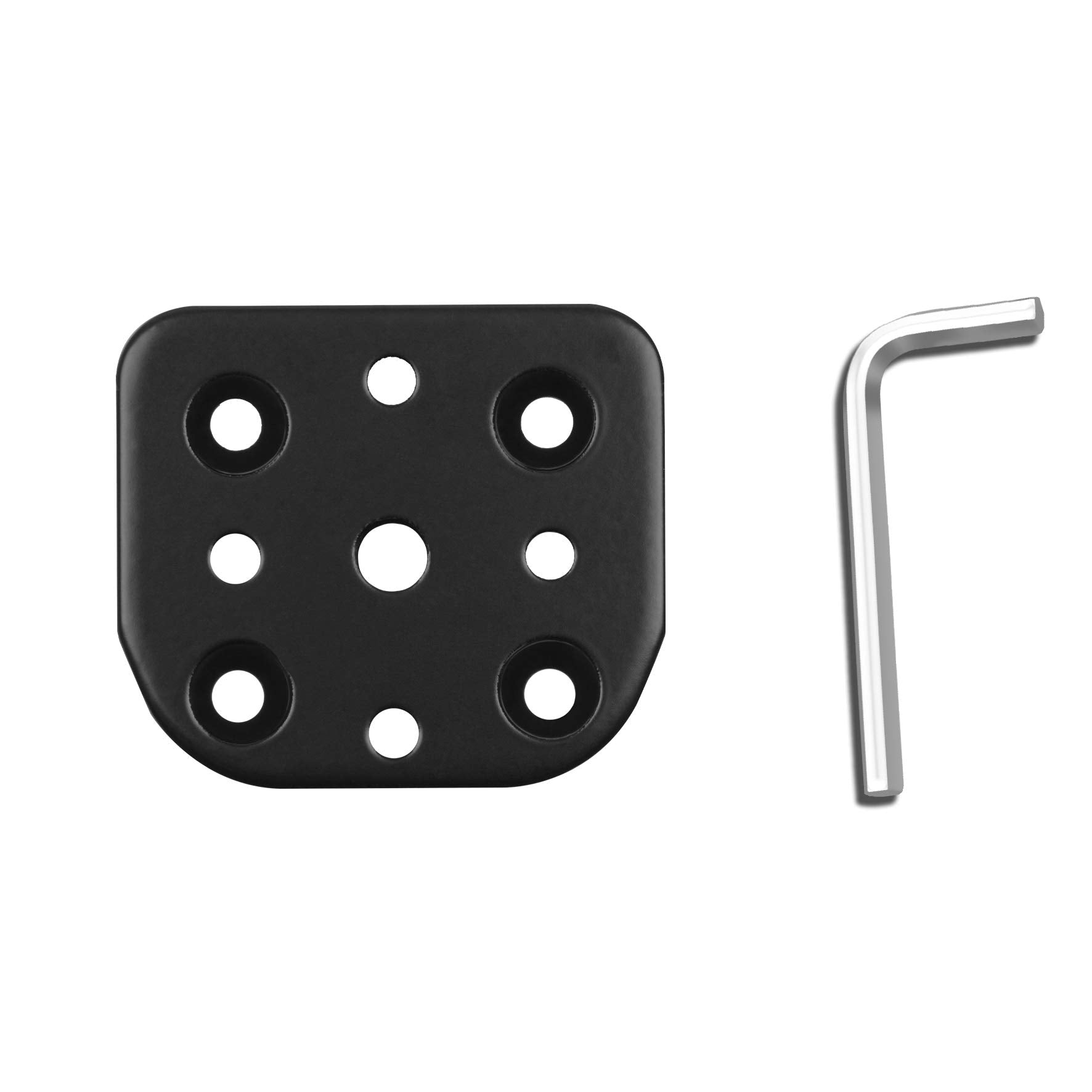 Placa metálica negra con múltiples orificios y una llave hexagonal plateada sobre una superficie blanca.