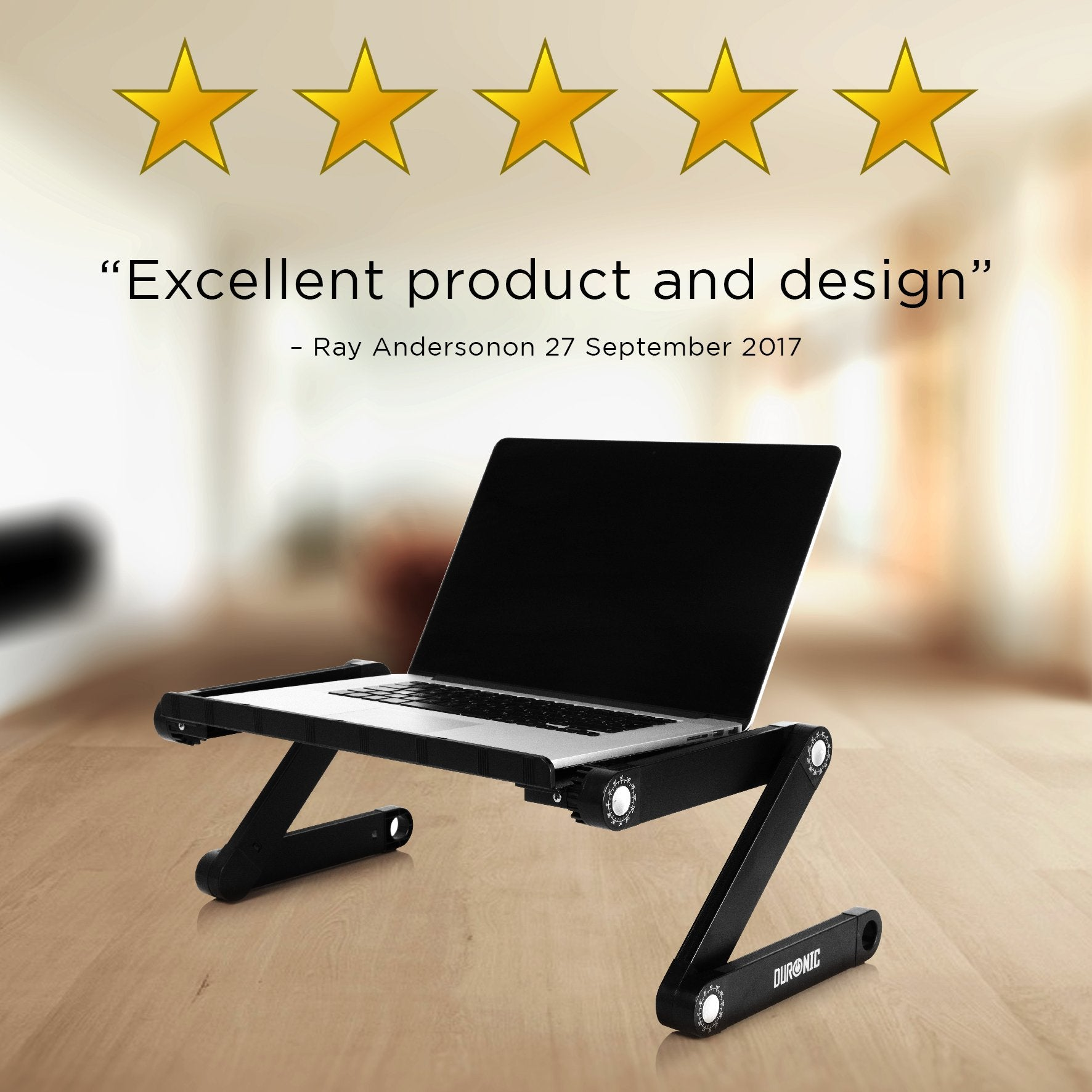 Un portátil en un soporte negro, con una reseña y 5 estrellas.