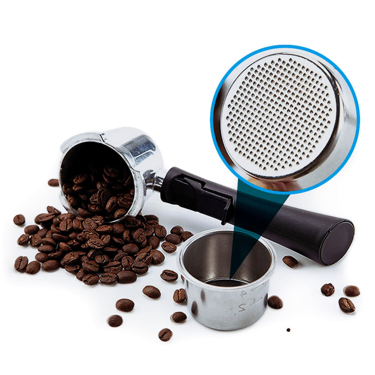Portafiltro de cafetera con granos de café y primer plano del filtro.