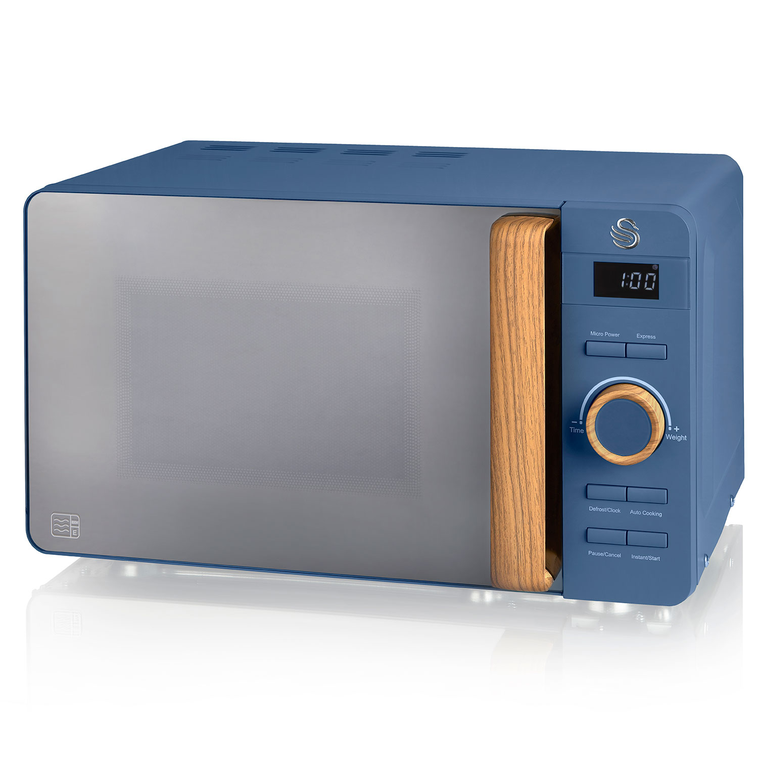 Microondas azul con mango de madera, pantalla digital y botones.