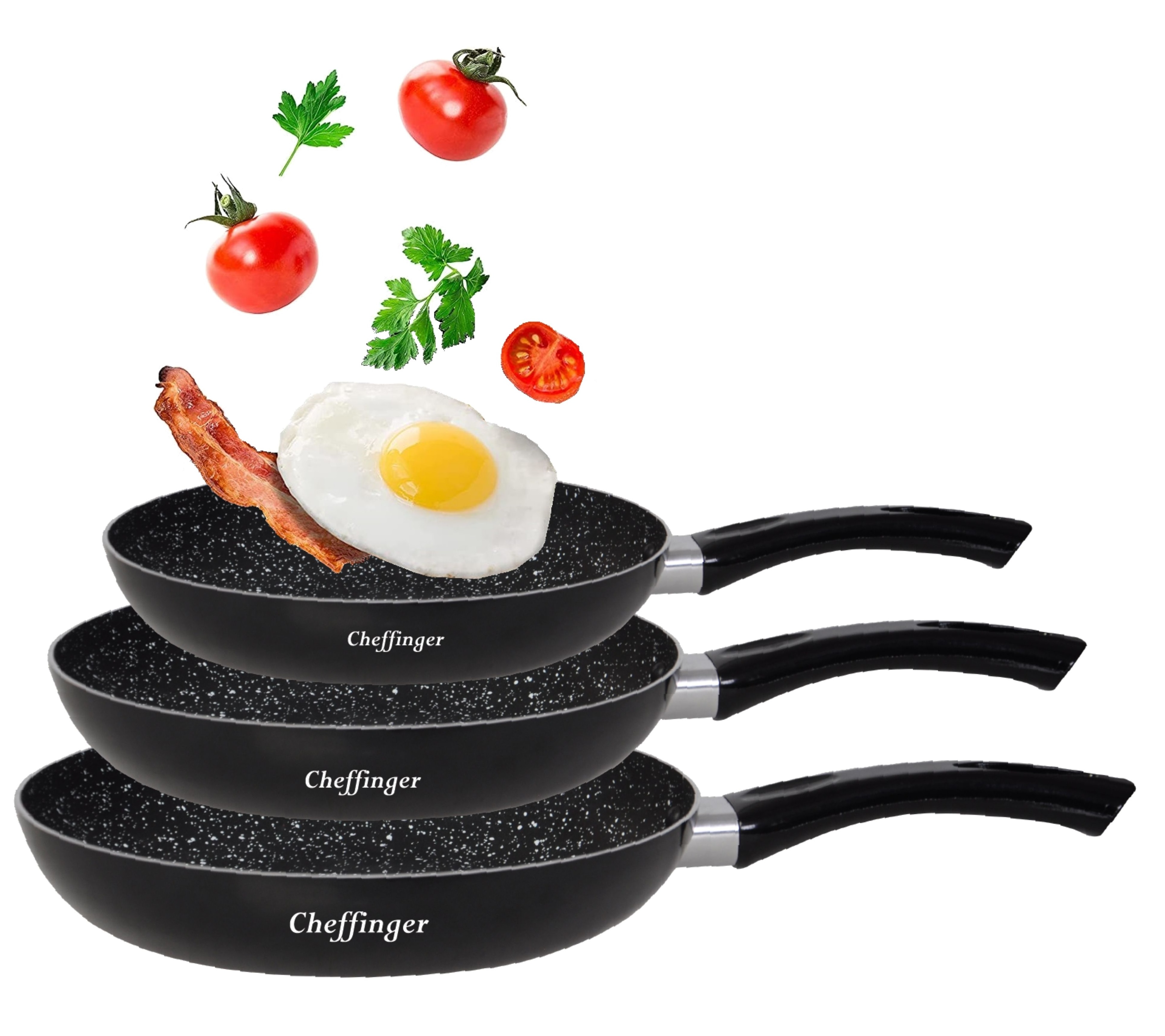 Drei schwarze Pfannen mit Lebensmitteln: Speck, Spiegelei, Tomaten und Petersilie fallen.