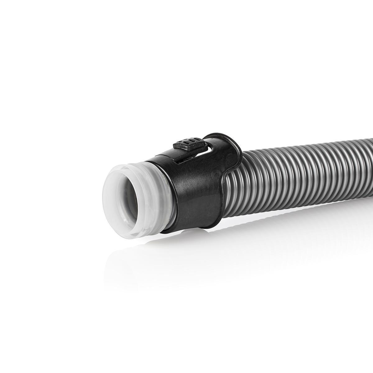 Een flexibele, gegolfde buis met een zwarte plastic connector op witte achtergrond.