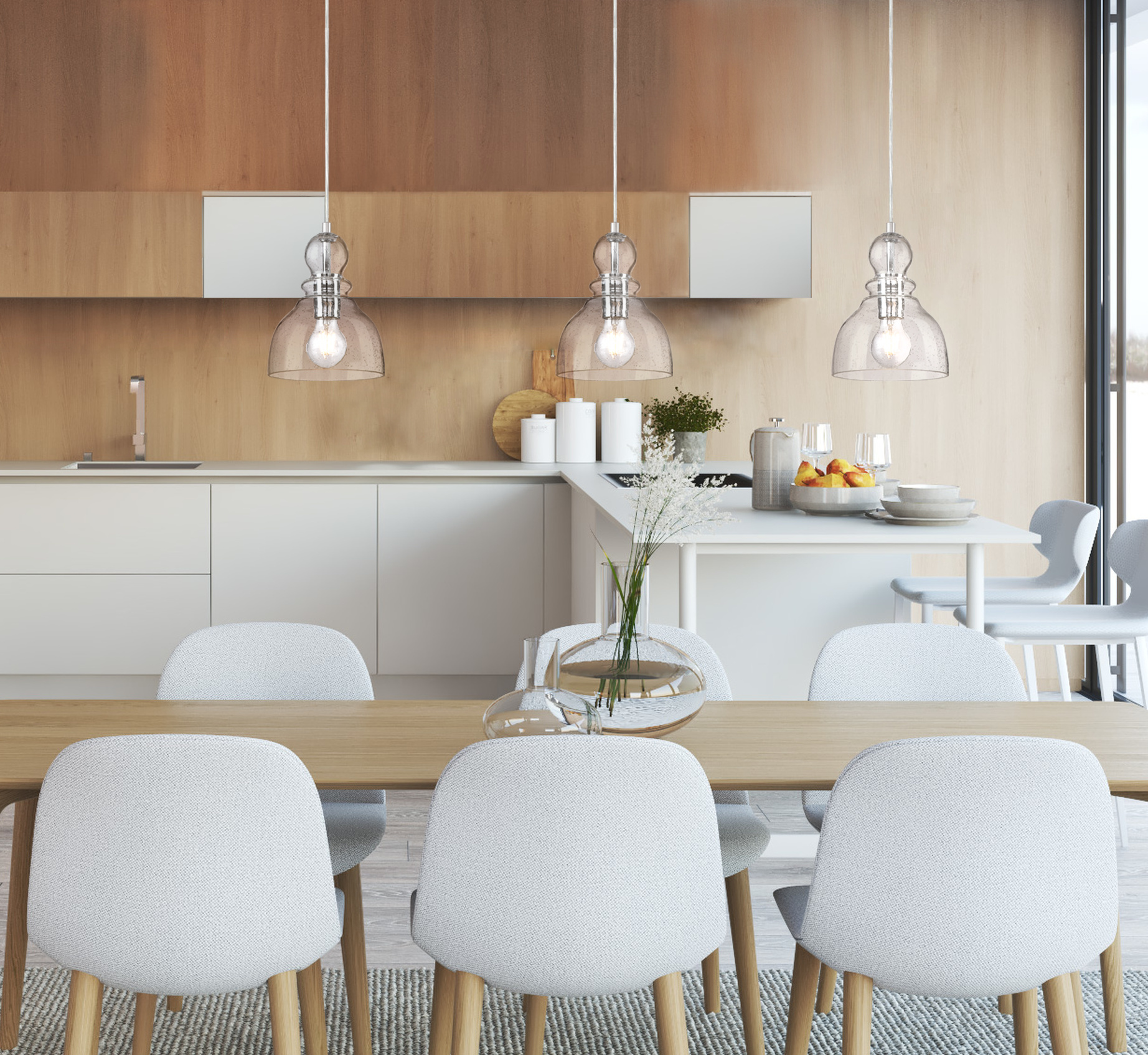 Moderne Küche mit drei Pendelleuchten, einem Holztisch und weißen Stühlen.