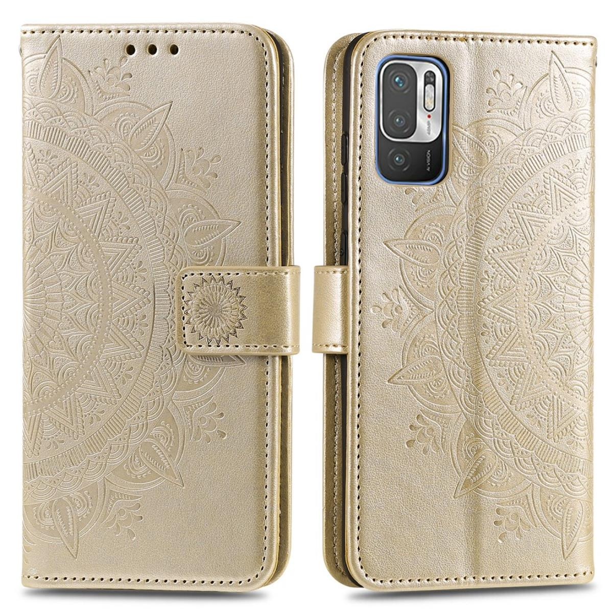 Goldene Handyhülle, offen, mit geprägtem Mandala-Design und Handschlaufe, und eine geschlossene Hülle.