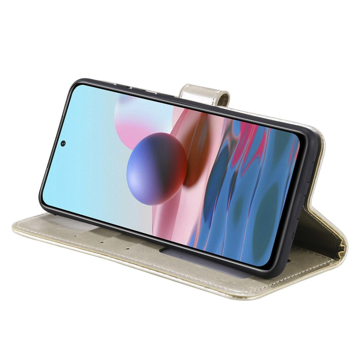 Telefon in goldener Brieftasche, Bildschirm an, vor verschwommenem Hintergrund mit rosa und blau.