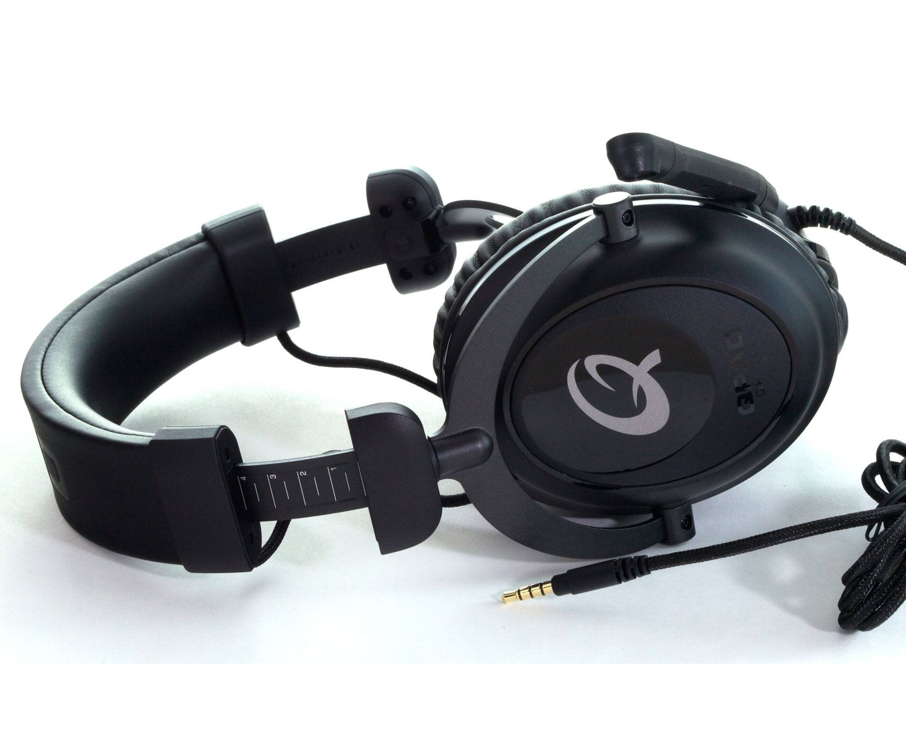 Czarne słuchawki dla graczy, z mikrofonem i kablem z wtyczką jack.