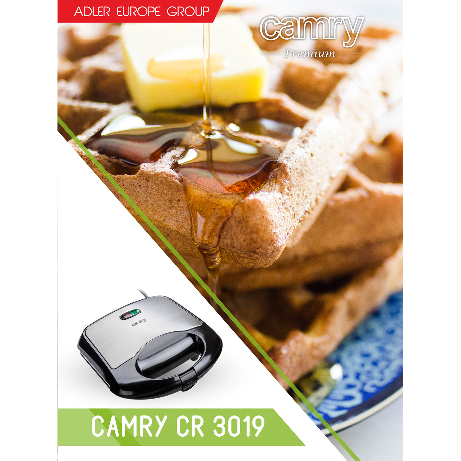Waffeln mit Sirup und Butter. Ein Waffeleisen befindet sich unten links. Weißer Hintergrund. Die Waffeln sind auf einem Teller.