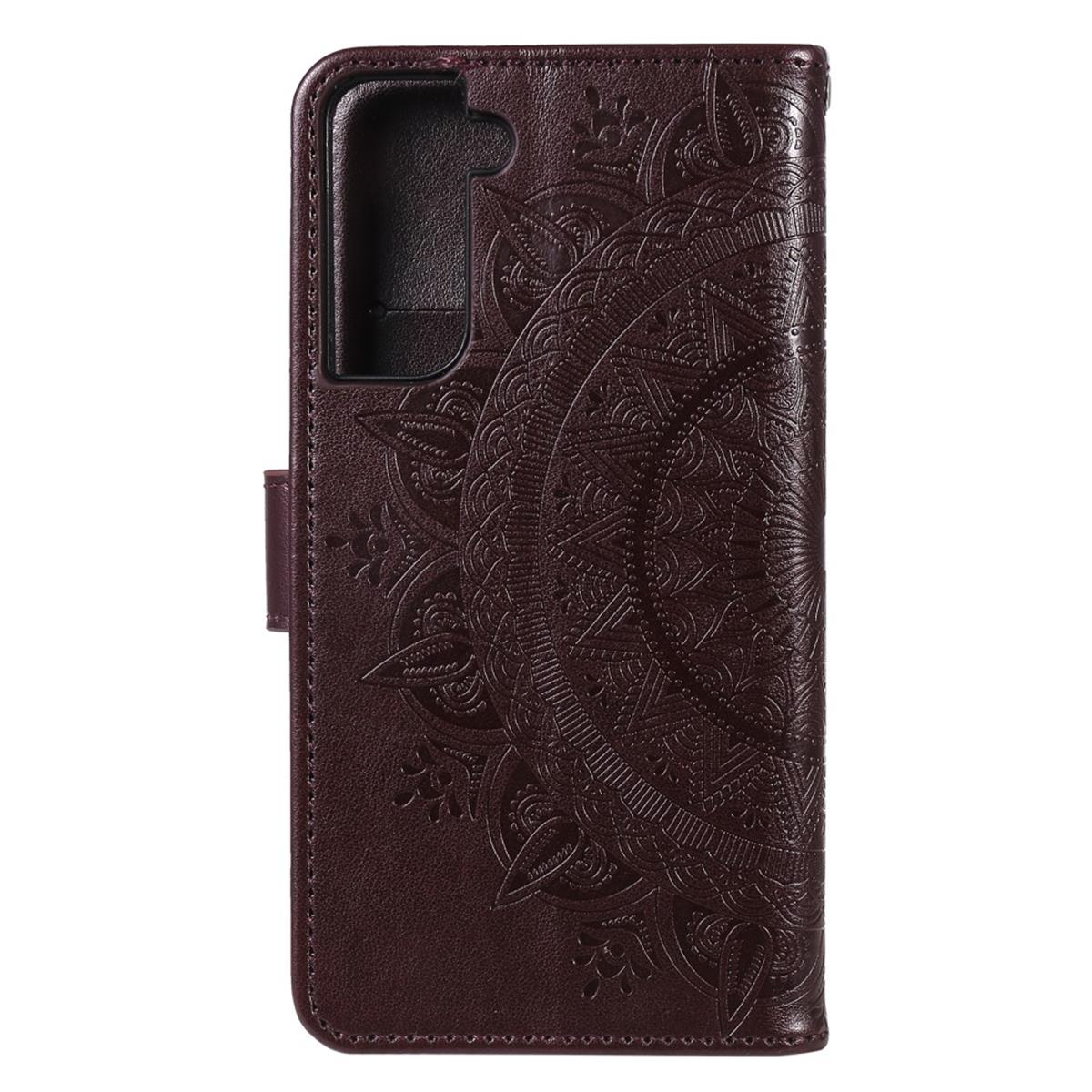 Dunkelbraune Handyhülle, geprägtes Mandala-Design, geschlossen, vertikale Ansicht.