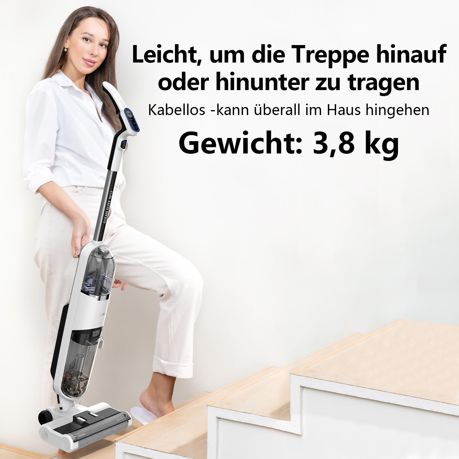 Eine Frau mit einem weißen Staubsauger und einer weißen Treppe. Text auf Deutsch überlagert.