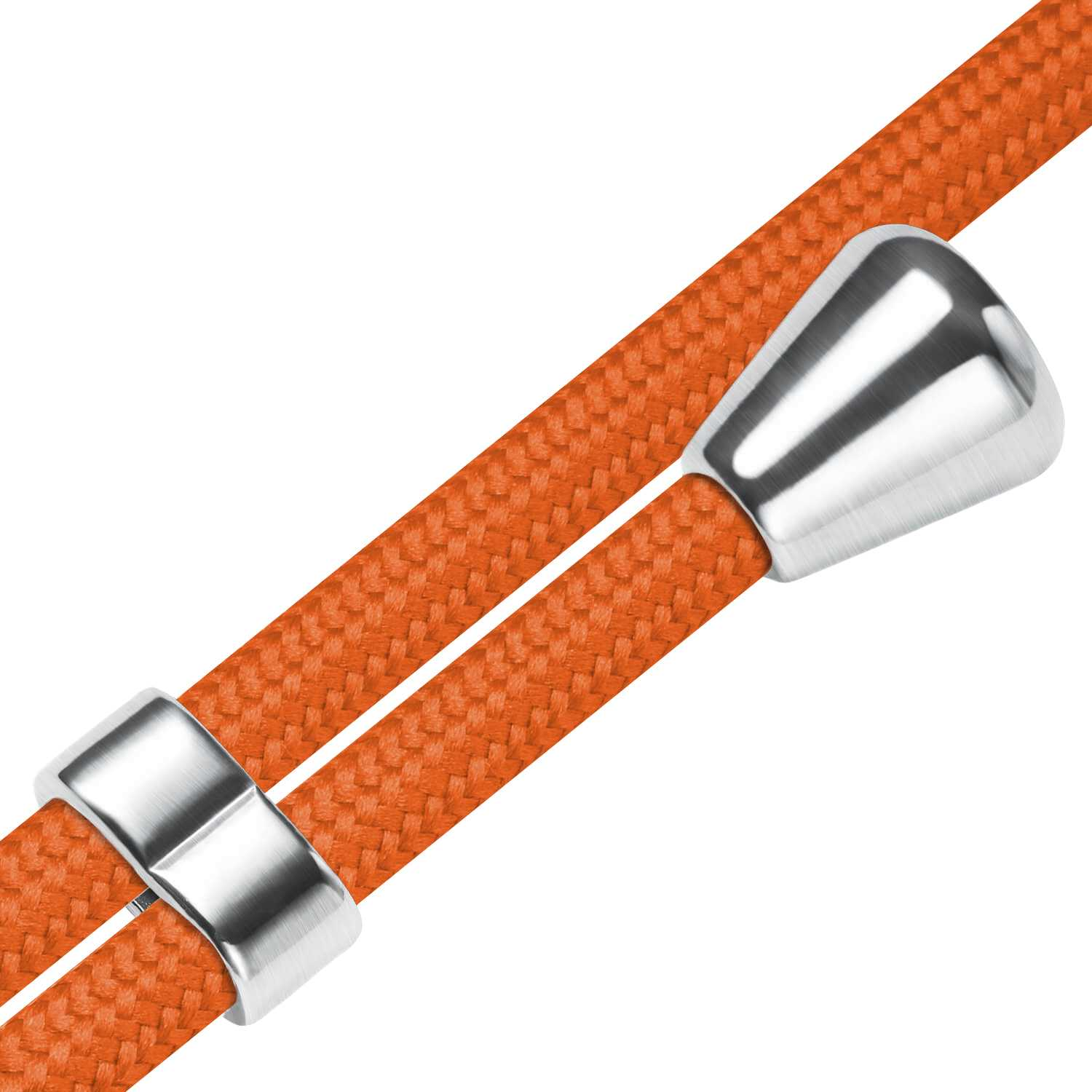 Orangenes geflochtenes Telefon-Lanyard mit silbernen Metallakzenten. Nahaufnahme auf weißem Hintergrund.