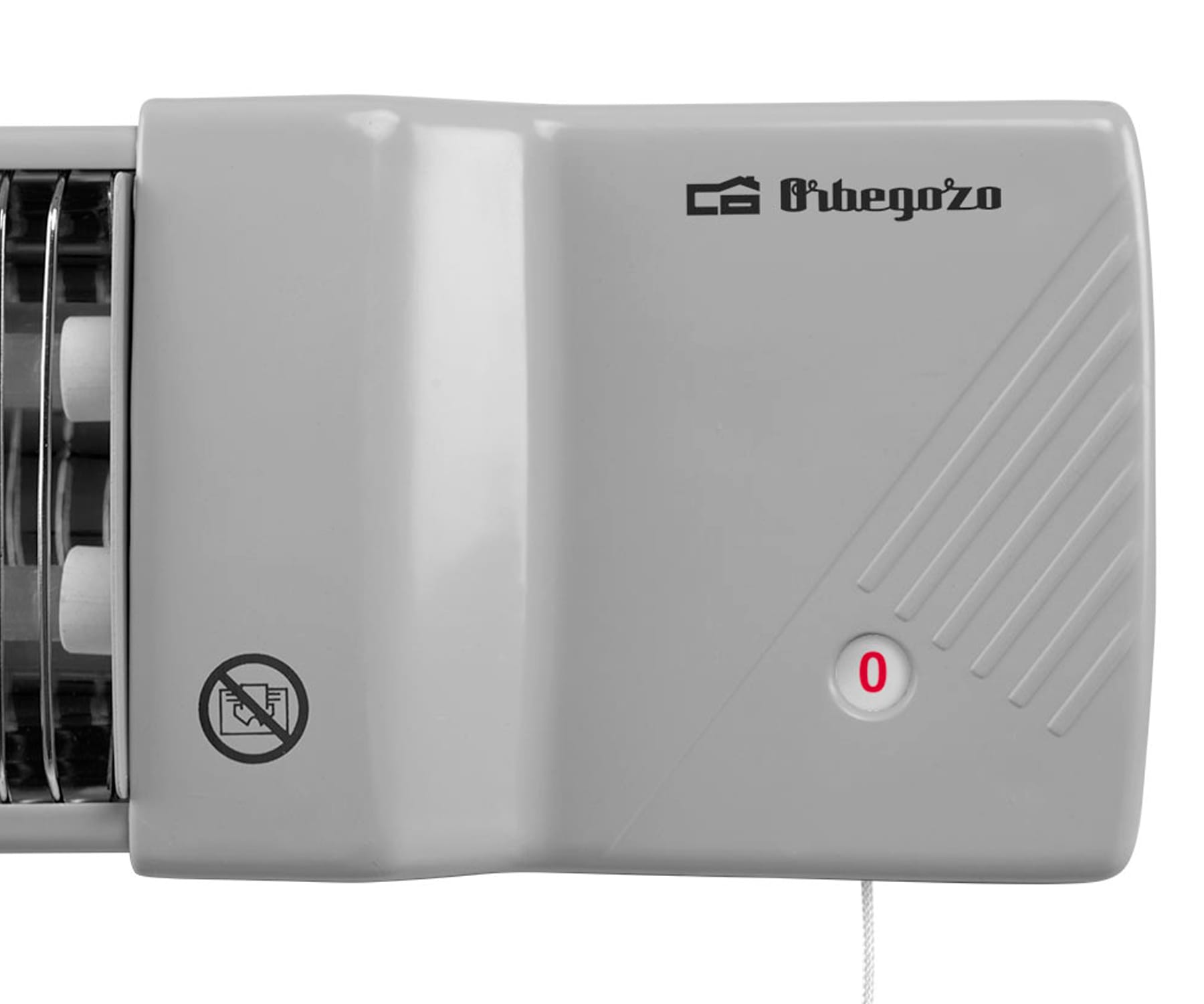Szare urządzenie z marką 'Orbegozo'. Ma czerwony przycisk '0' i symbol ostrzegawczy po lewej.