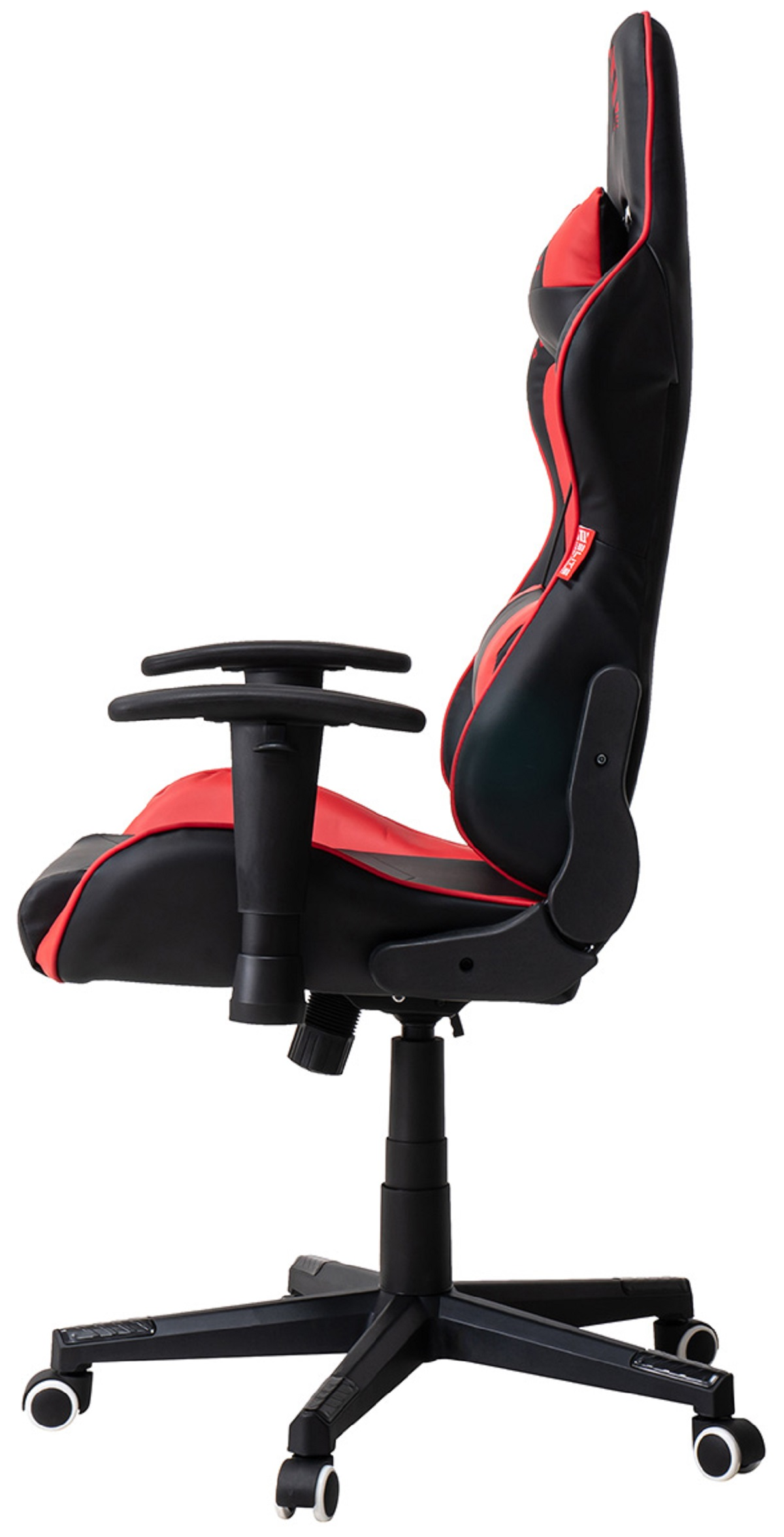 Gaming-Stuhl. Er ist rot und schwarz, mit hohem Rücken und Rädern.