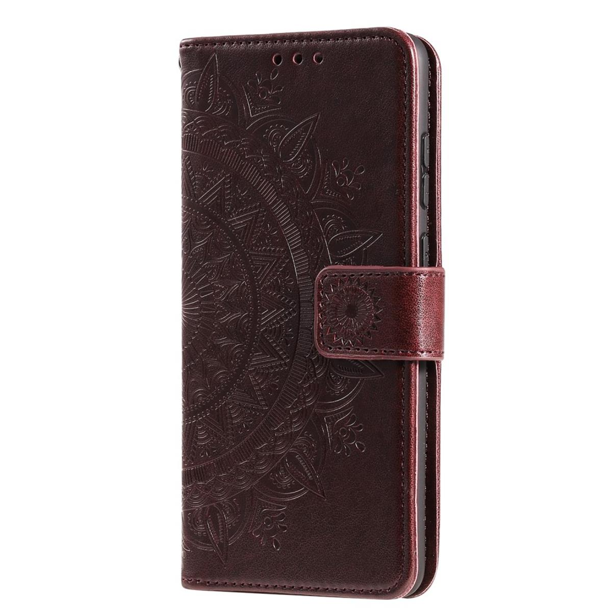 Braune Handyhülle mit geprägtem Mandala-Design. Mit Verschluss und im Brieftaschenstil.