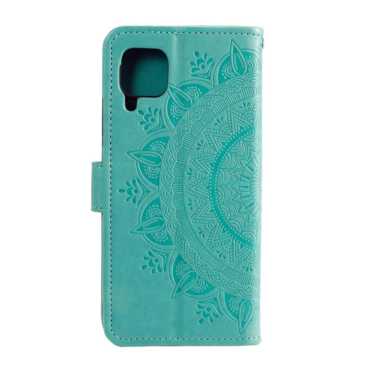 Türkisfarbene Handyhülle mit Mandala-Design. Das Handy ist drin. Die Hülle ist geschlossen.