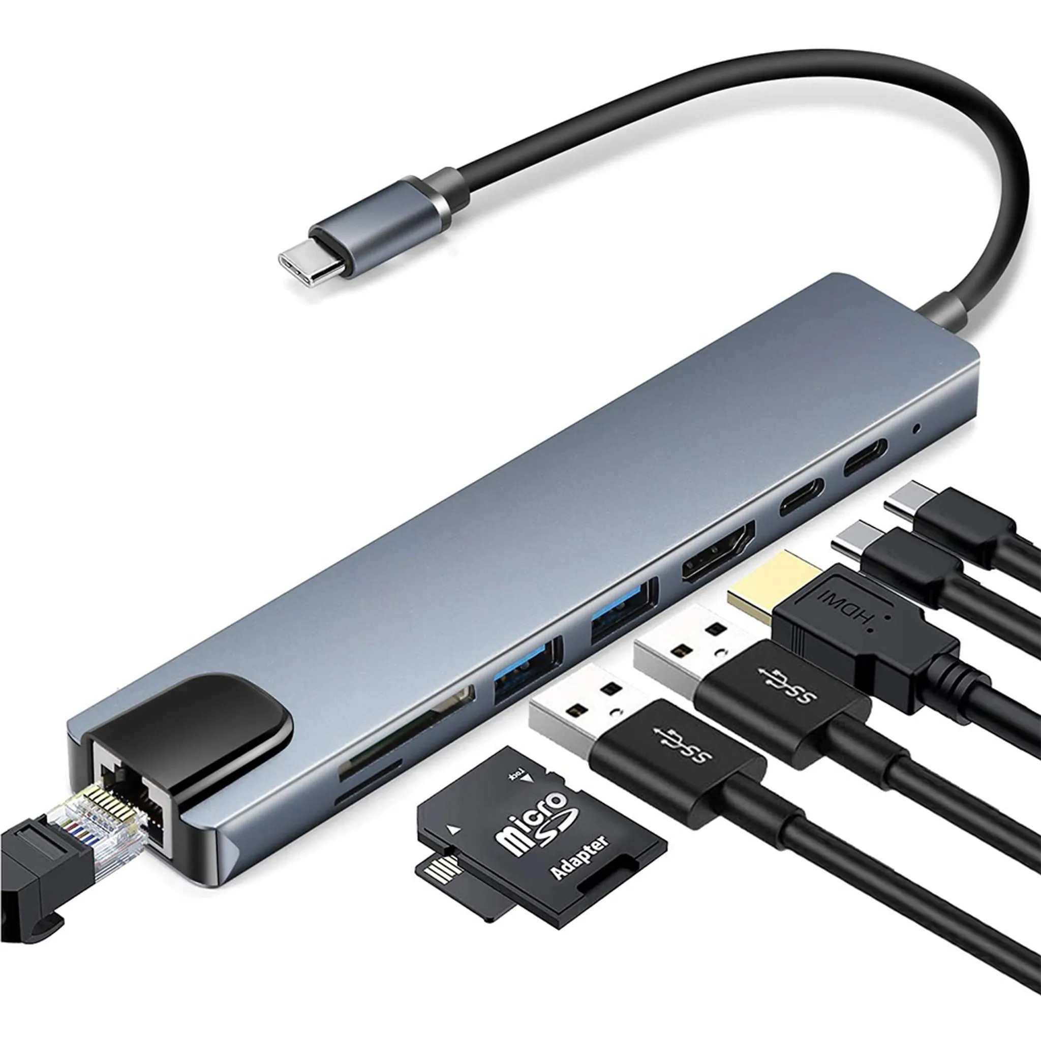 Ein grauer Hub mit mehreren Anschlüssen und angeschlossenen Kabeln, einschließlich USB, HDMI und anderen, sowie eine SD-Karte.