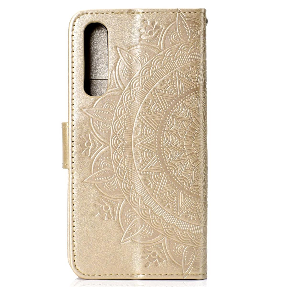 COVERKINGZ Klapphülle mit Huawei, P30, Gold Bookcover, Mandala Muster