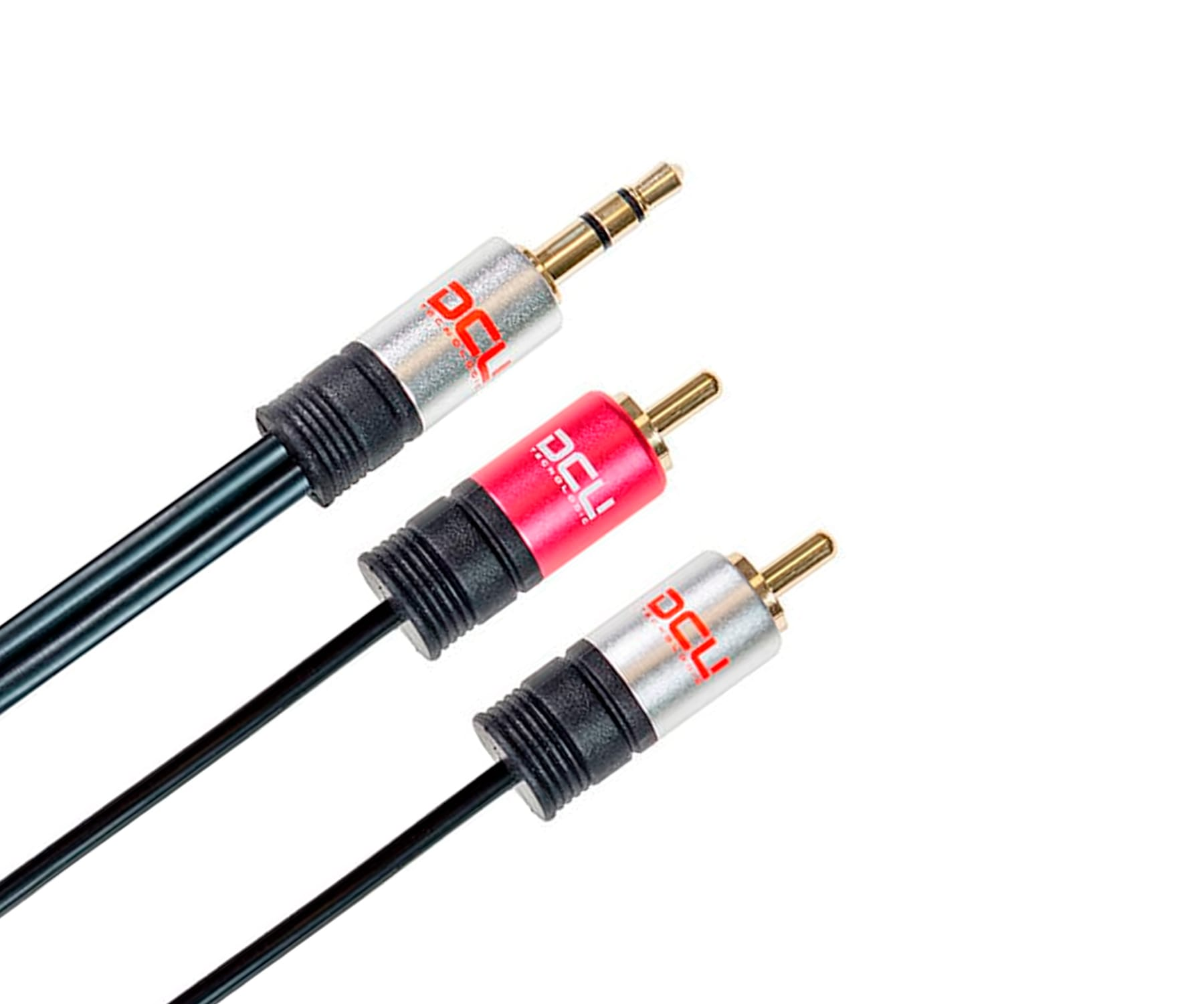 Tres cables de audio. Uno es un conector jack de 3,5 mm. Dos son conectores RCA. Fondo blanco.