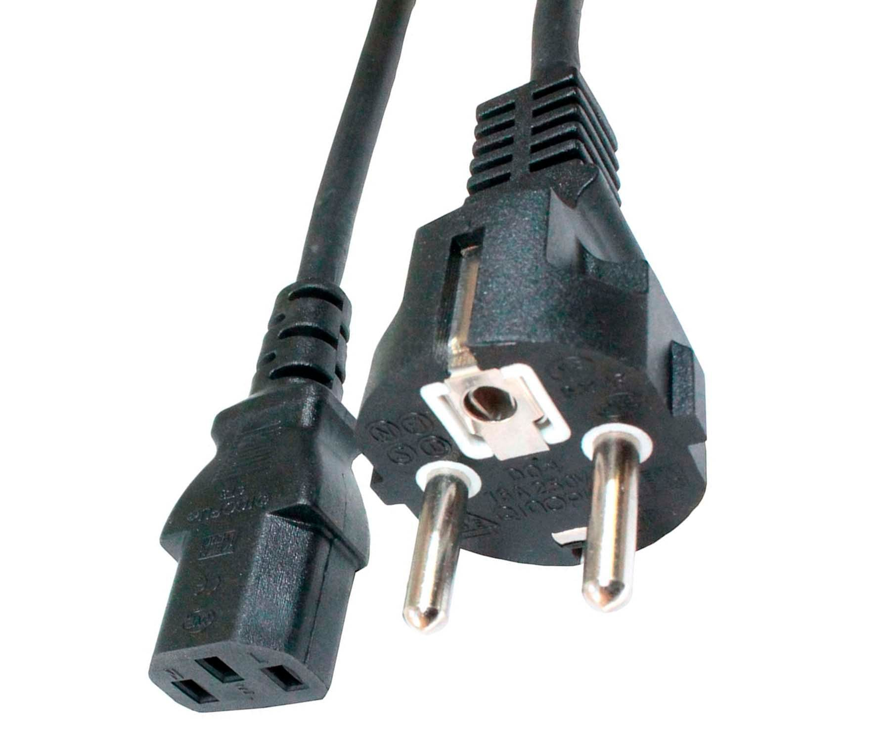 Un cable de alimentación negro con un enchufe europeo y un conector de alimentación para ordenador. El cable está sobre una superficie blanca.