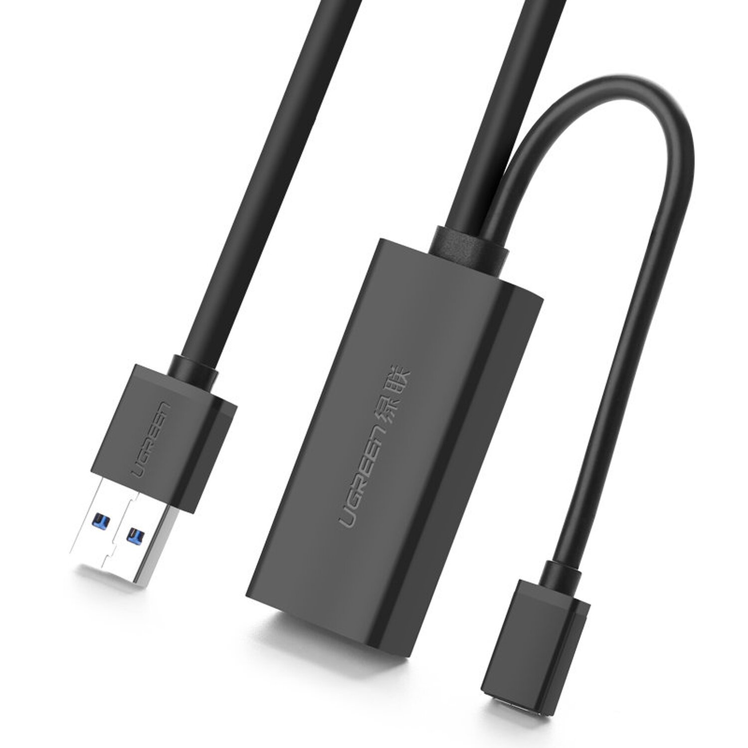 Schwarzer UGREEN USB-Adapter mit kurzen Kabeln, die einen größeren Block verbinden.