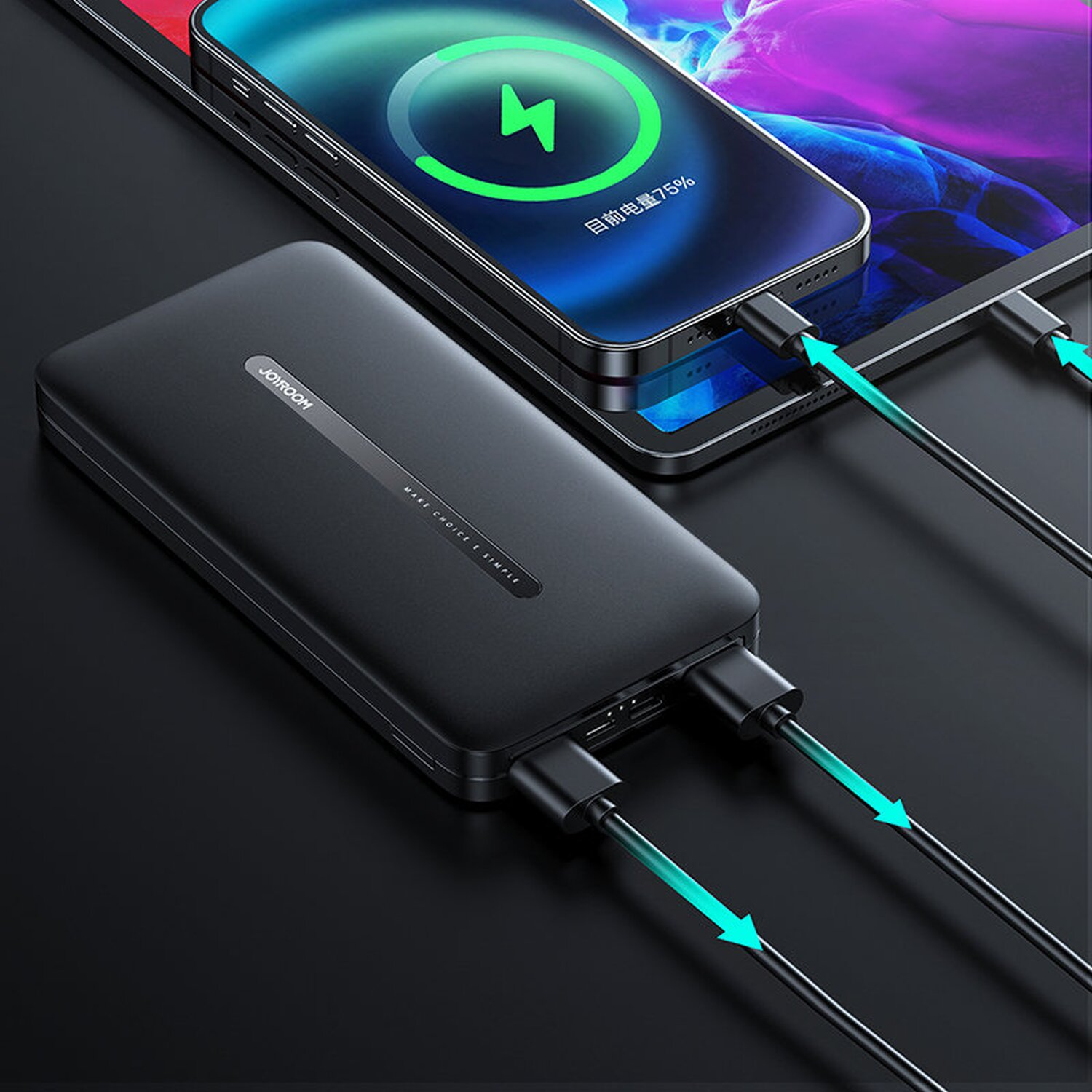 Schwarze Powerbank, verbunden mit zwei Handys über USB-Kabel, lädt, Bildschirm zeigt 75%.
