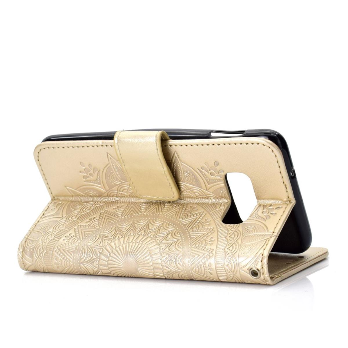 Geöffnete goldene Handyhülle. Geprägtes Blumenmuster. Telefon ist innen, Bildschirm sichtbar.