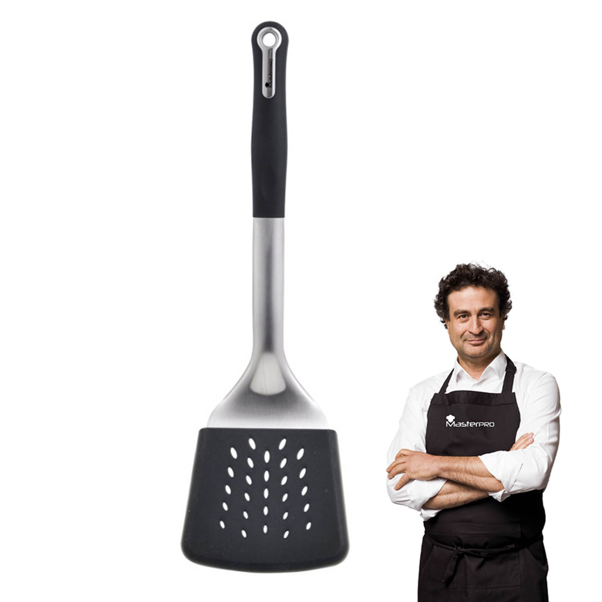 Beyaz zemin üzerinde spatula ve masterpro önlüklü bir şef.