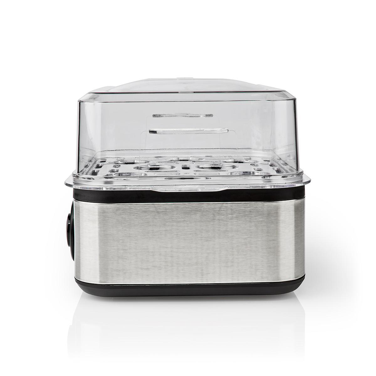 Srebrna kuchenka do jajek z przezroczystą pokrywą na białej powierzchni.