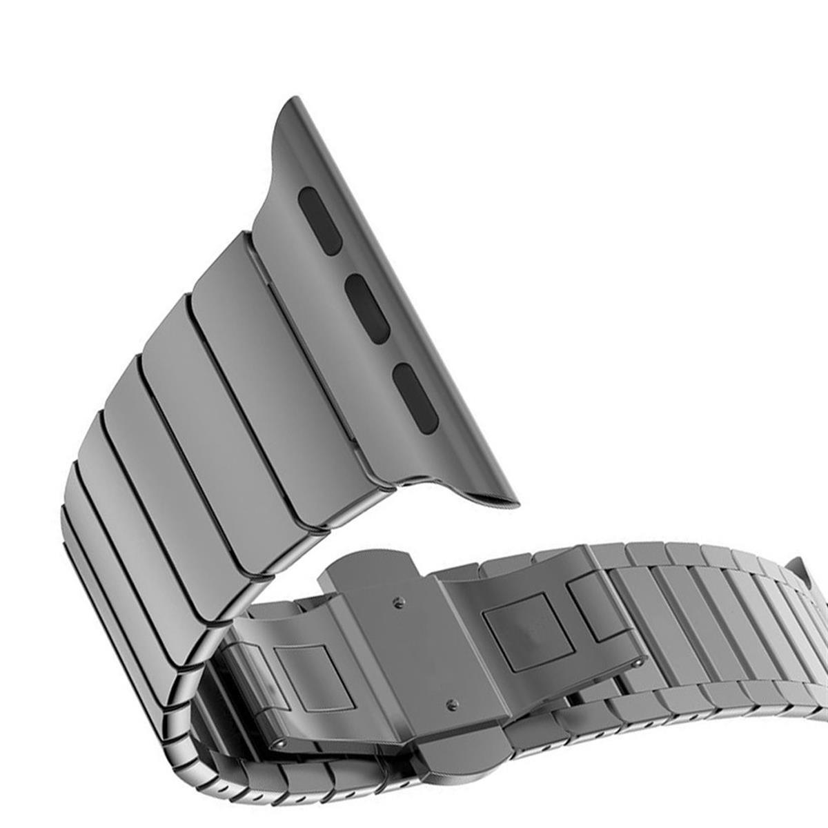 Ein silbernes Uhrenarmband mit Verschluss, teilweise geöffnet, vor weißem Hintergrund.