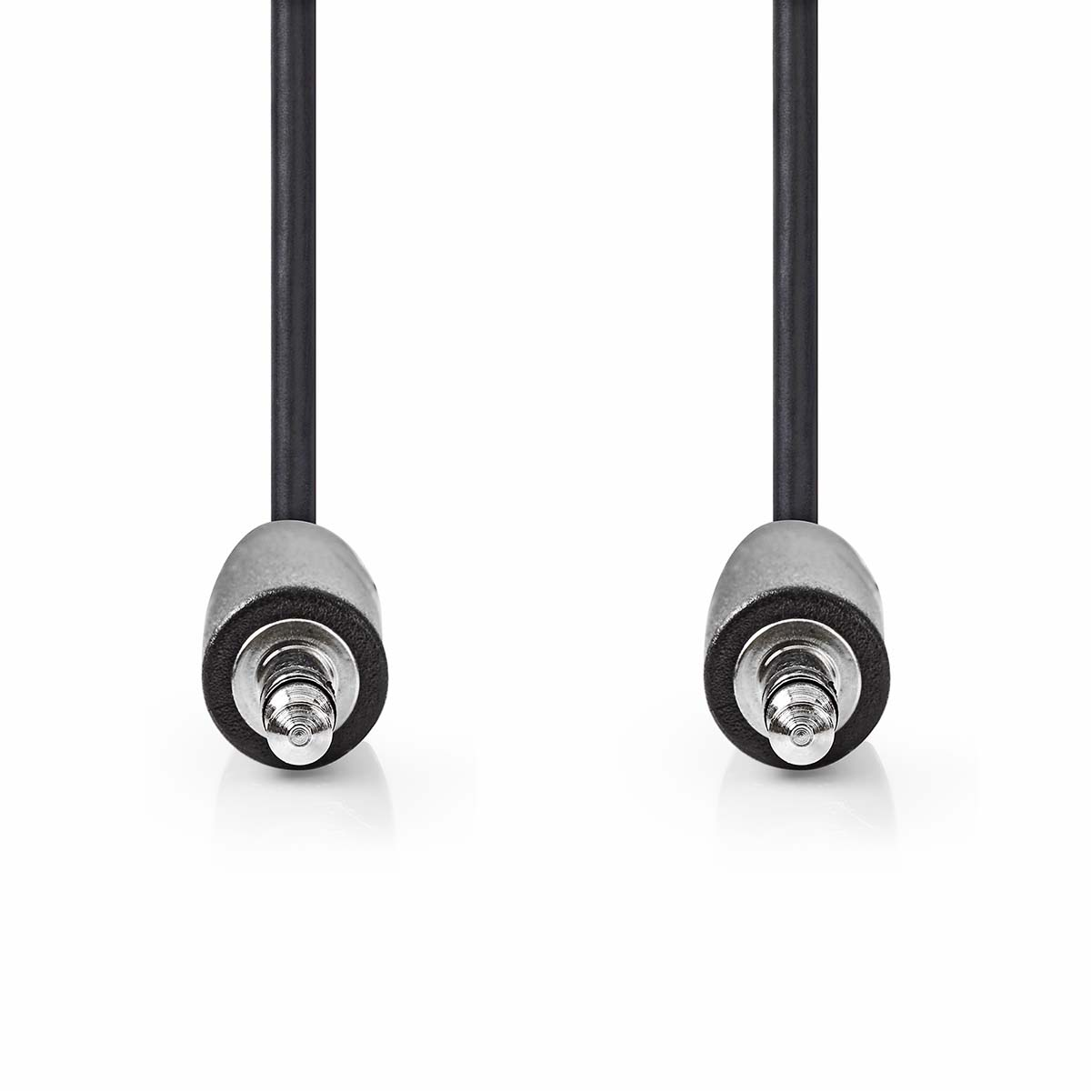 Zwei schwarze Kabel mit silbernen Steckern vor weißem Hintergrund.